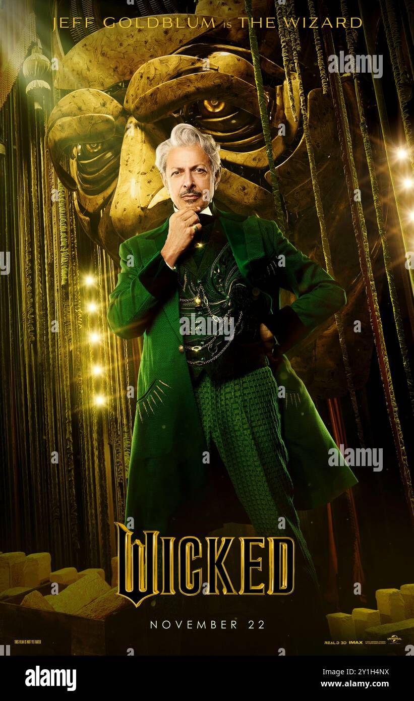Wicked (2024) diretto da Jon M. Chu e interpretato da Jeff Goldblum come il mago in un adattamento cinematografico del musical di Broadway basato sul libro The Wicked: The Life and Times of the Wicked Witch of the West di Gregory Maguire. Poster di caratteri USA ***SOLO PER USO EDITORIALE***. Crediti: BFA / Universal Pictures Foto Stock Wicked (2024) diretto da Jon M. Chu e interpretato da Jeff Goldblum come il mago in un adattamento cinematografico del musical di Broadway basato sul libro The Wicked: The Life and Times of the Wicked Witch of the West di Gregory Maguire. Poster di caratteri USA ***SOLO PER USO EDITORIALE***. Crediti: BFA / Universal Pictures Foto Stock