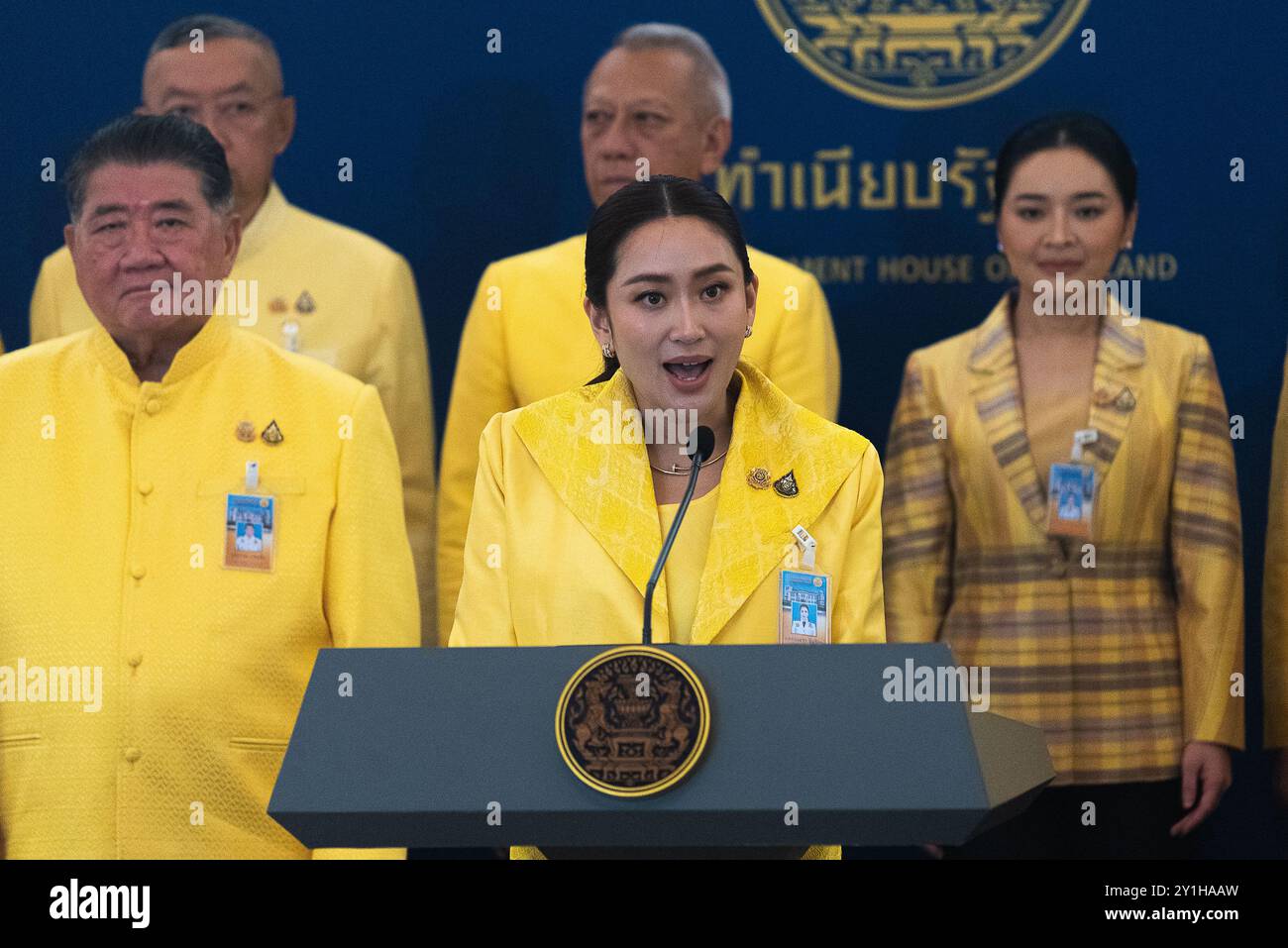 Bangkok, Thailandia. 7 settembre 2024. Il primo ministro tailandese Paetongtarn Shinawatra parla ai media durante una conferenza stampa dopo la riunione speciale del gabinetto presso la sede del governo di Bangkok. Credito: SOPA Images Limited/Alamy Live News Foto Stock