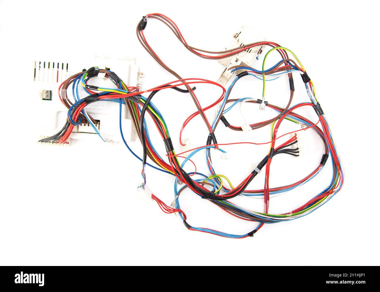 kit di cablaggio per auto con unità di controllo elettronica del motore su sfondo bianco, isolare. Foto Stock