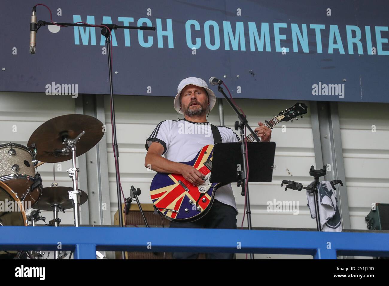 Warrington, Regno Unito. 7 settembre 2024. Una band tributo agli Oasis durante il Betfred Super League Round 25 match Warrington Wolves vs St Helens all'Halliwell Jones Stadium, Warrington, Regno Unito, 7 settembre 2024 (foto di Alfie Cosgrove/News Images) a Warrington, Regno Unito, il 7/9/2024. (Foto di Alfie Cosgrove/News Images/Sipa USA) credito: SIPA USA/Alamy Live News Foto Stock