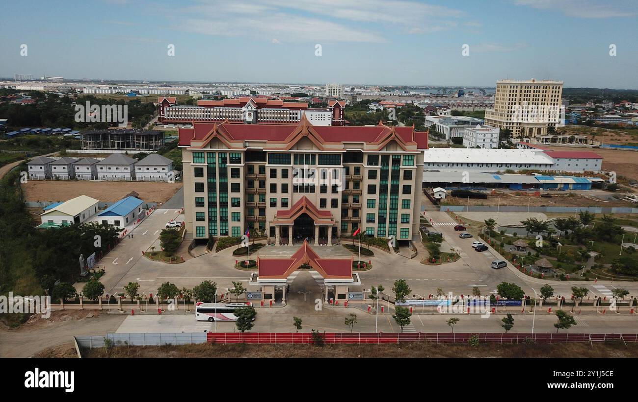 Pechino, Cina. 20 dicembre 2023. Questa foto aerea scattata il 20 dicembre 2023 mostra il campus della Cambogia-Cina University of Technology and Science (CamTech) a Phnom Penh, Cambogia. Crediti: Van POV/Xinhua/Alamy Live News Foto Stock