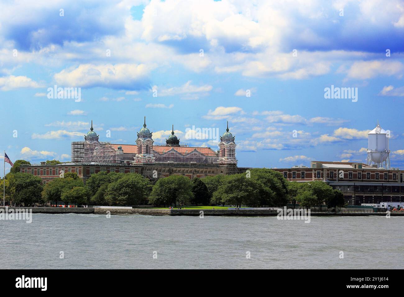 La storica Ellis Island, dove la maggior parte degli immigrati negli Stati Uniti veniva trattata nel porto di New York Foto Stock