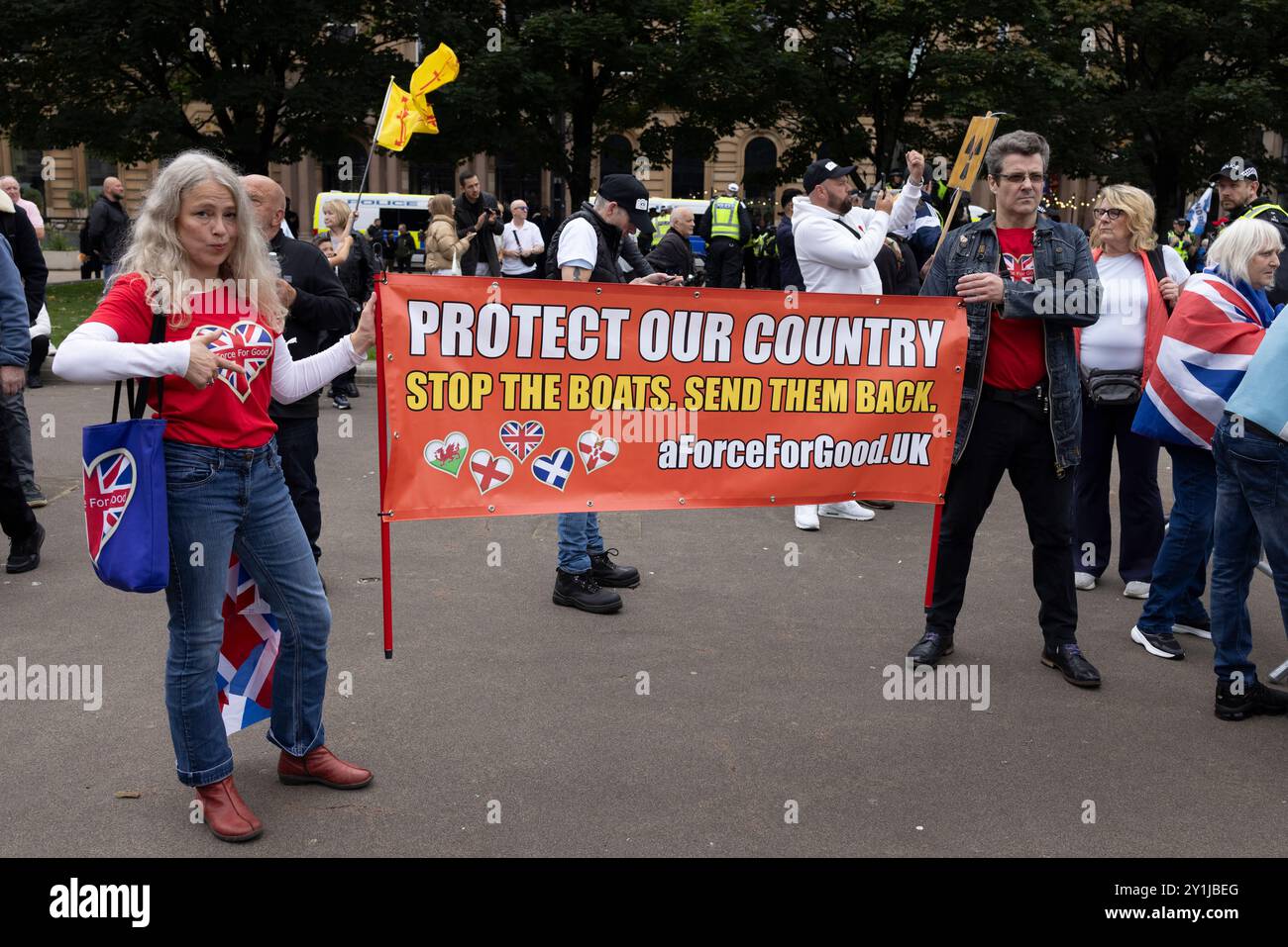 Una dimostrazione di ÔPro-UKÕ da parte dell'estrema destra è stata incontrata da una contromanifestazione Stand Up to Racism (SUTR) a George Square, Glasgow, in Scozia, il 7 settembre 2024. Credito fotografico: Alamy Live News. Foto Stock