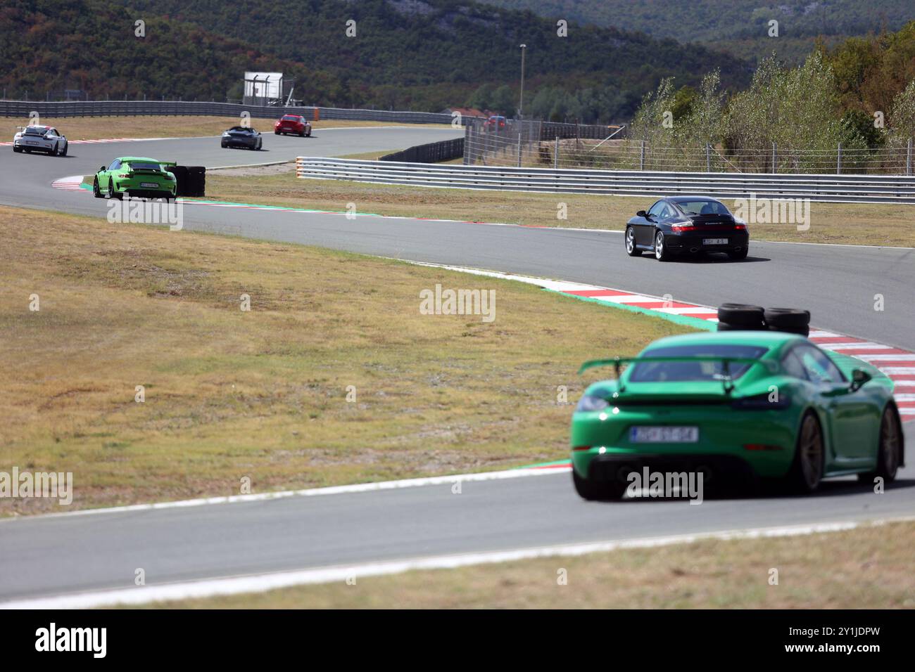 Gli amanti delle auto hanno avuto l'opportunità di sperimentare e provare diverse attività di guida, il 7 settembre 2024 a Rijeka, Croazia, all'Automotodrom Grobnik, che ha mostrato loro perché Porsche è prima un'auto sportiva. Le attività includevano la guida di uno slalom con un Boxster Spyder del 718 e lo slalom più veloce del gruppo vinse un premio. Nell'ambito dell'evento si è svolta la Porsche Sprint Challenge Central Europe, che in questa parte d'Europa si svolge esclusivamente in Repubblica Ceca e Croazia. Un'attrazione speciale fu la presentazione del ridisegno del modello cult Porsche, il 911. Tutti i visitatori Foto Stock