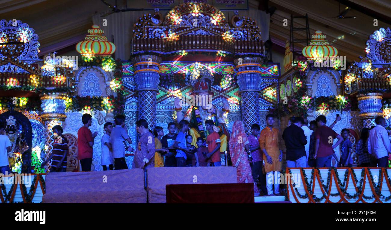 Delhi, Delhi, INDIA. 7 settembre 2024. Lord Ganesha idolo installare per il culto sull'occassione di Ganesh chaturthi per 10 giorni allo Shree Ganesha sewa mandal a Laxmi Nagar, nella parte orientale di Delhi sabato, foto di Ravi Batra 07 set 2024, India. (Credit Image: © Ravi Batra/ZUMA Press Wire) SOLO PER USO EDITORIALE! Non per USO commerciale! Crediti: ZUMA Press, Inc./Alamy Live News Foto Stock