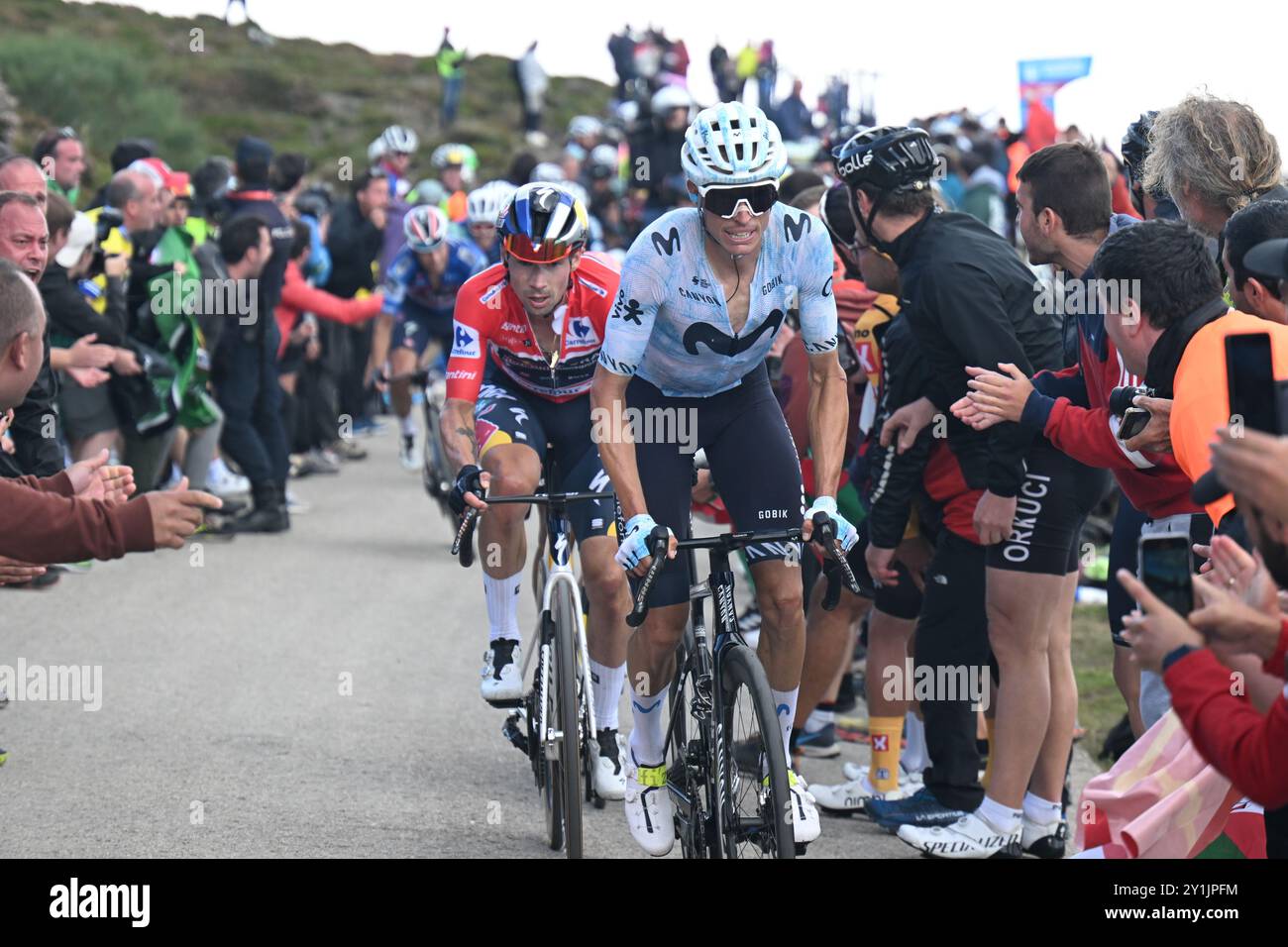 Enric Mas Spain Movistar attaccò più volte ma non riuscì a battere Roglic a la Vuelta 2024 Foto Stock