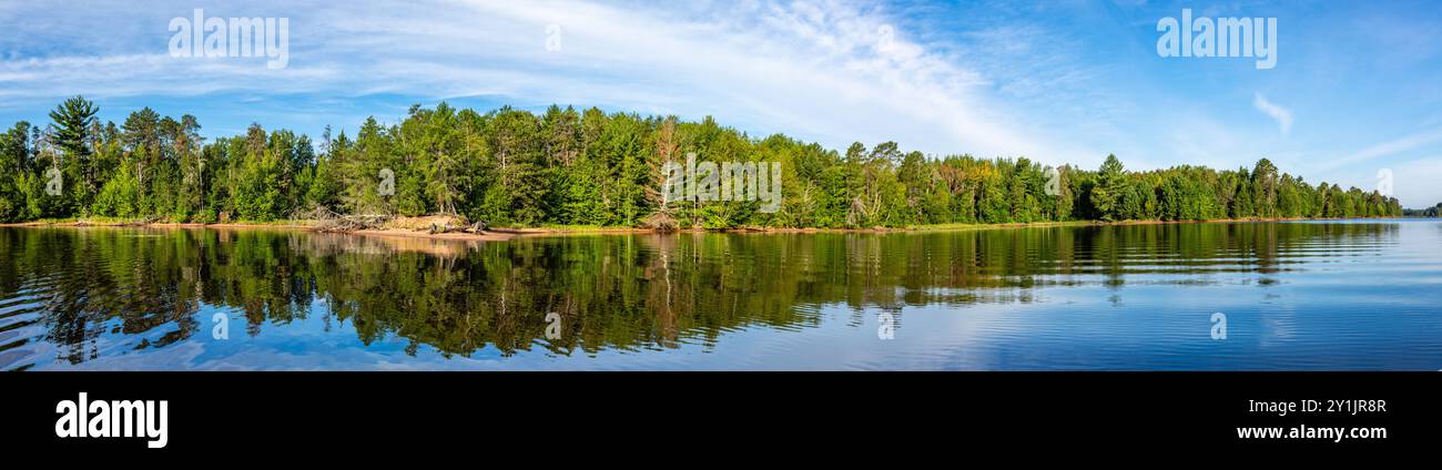 Lago Nokomis a Tomahawk, Wisconsin in estate, panoramico Foto Stock