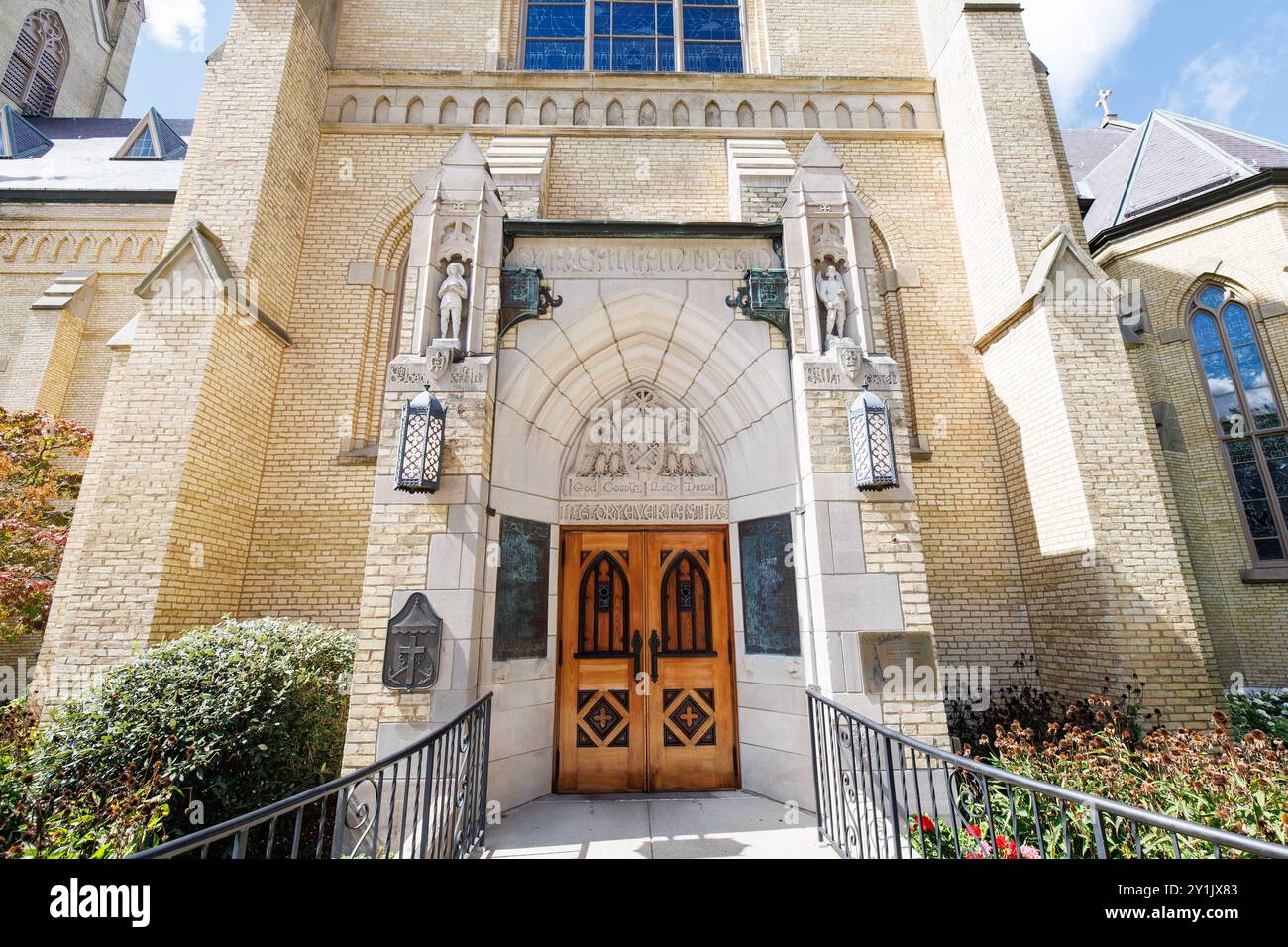 South Bend, Indiana, Stati Uniti. 7 settembre 2024. Una foto generale della Basilica God, Country, la porta di Notre Dame prima della partita di calcio NCAA tra i Northern Illinois Huskies e i Notre Dame Fighting Irish al Notre Dame Stadium di South Bend, Indiana. John Mersits/CSM/Alamy Live News Foto Stock