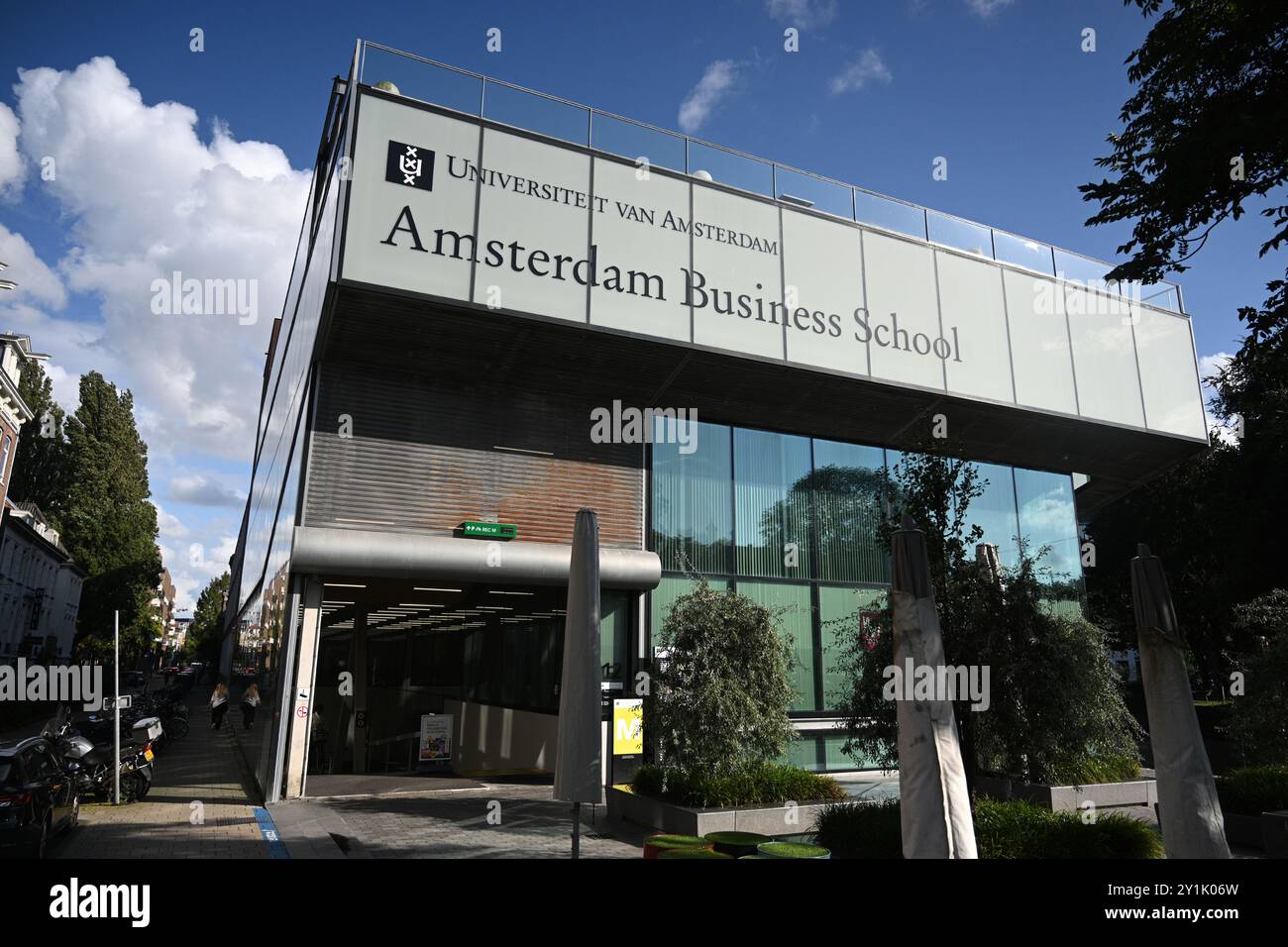 Amsterdam, Paesi Bassi - 26 agosto 2024: Amsterdam Business School dell'Università di Amsterdam. Foto Stock