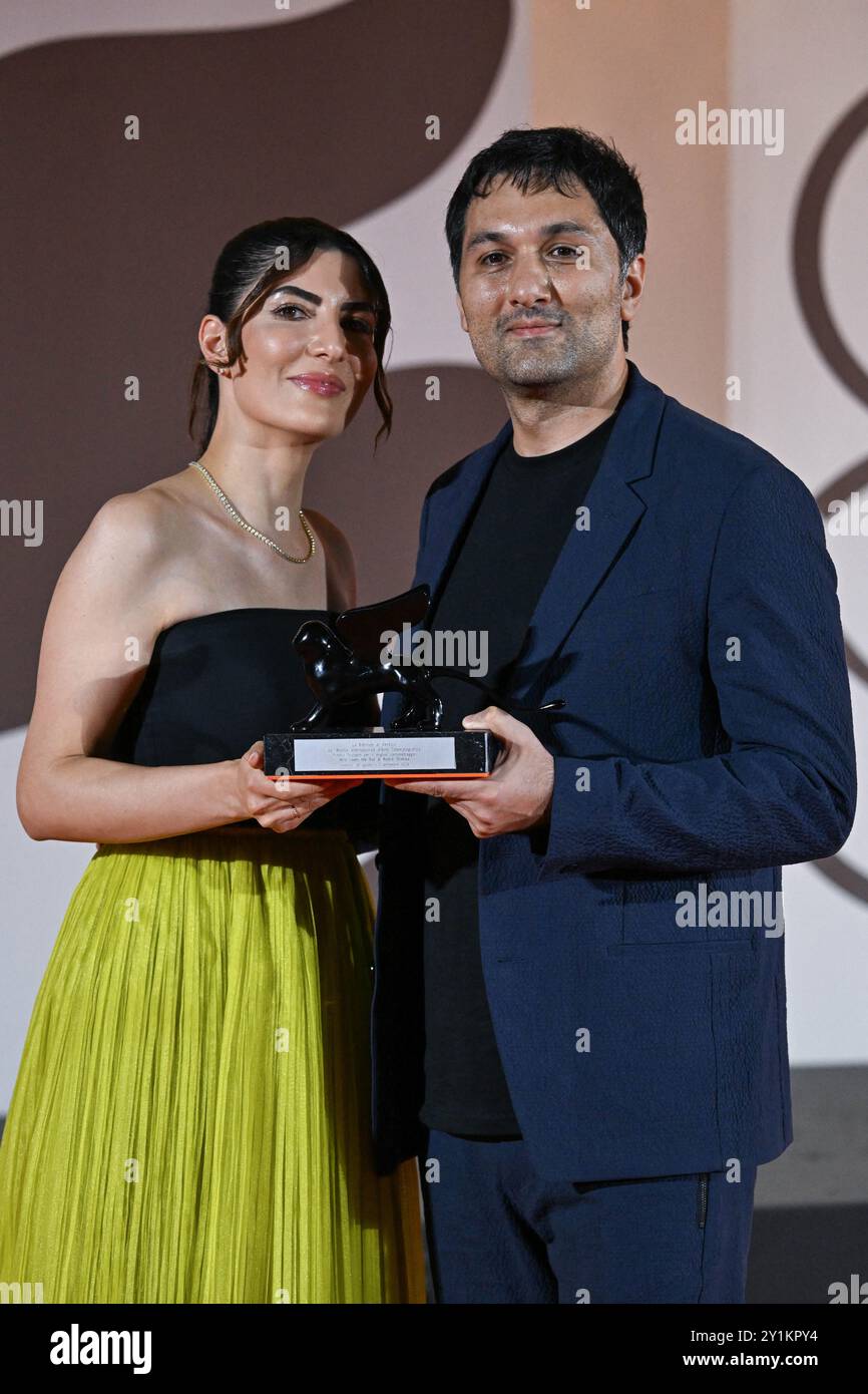 Venezia, Italia. 7 settembre 2024. Zayne Akyol e Arshia Shakiba hanno vinto il premio per il miglior cortometraggio per "chi ama il sole" durante il tappeto rosso dei vincitori della 81a Mostra Internazionale d'Arte cinematografica di Venezia, a Venezia, Italia, il 7 settembre 2024. Foto di Aurore Marechal/ABACAPRESS. COM credito: Abaca Press/Alamy Live News Foto Stock