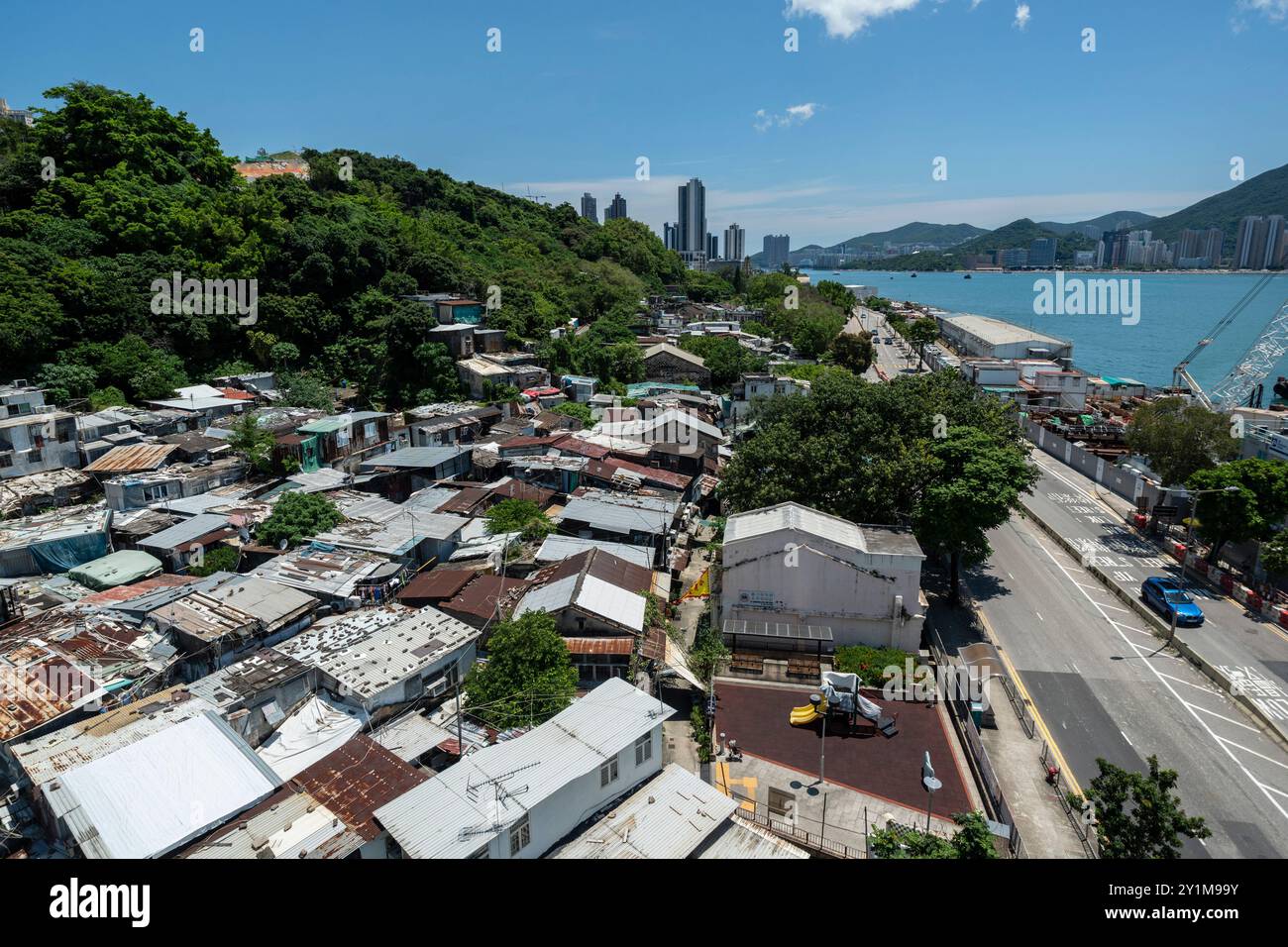 A general view of the Cha Kwo Ling village in east Kowloon, Hong Kong, Sunday, Aug. 25, 2024. (AP Photo/Chan Long Hei) Foto Stock
