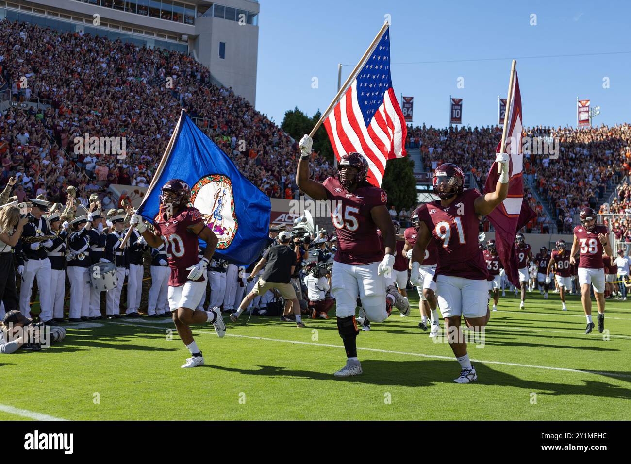 7 settembre 2024: Il running back Virginia Tech Hokies P.J. Prioleau (20), l'offensive lineman Xavier Chaplin (65) e l'offensive lineman Wilfried Pene (91) guidano gli Hokies sul campo prima della partita di football NCAA tra il Marshall Thundering Herd e i Virginia Tech Hokies al Lane Stadium di Blacksburg, Virginia. Jonathan Huff/CSM Foto Stock