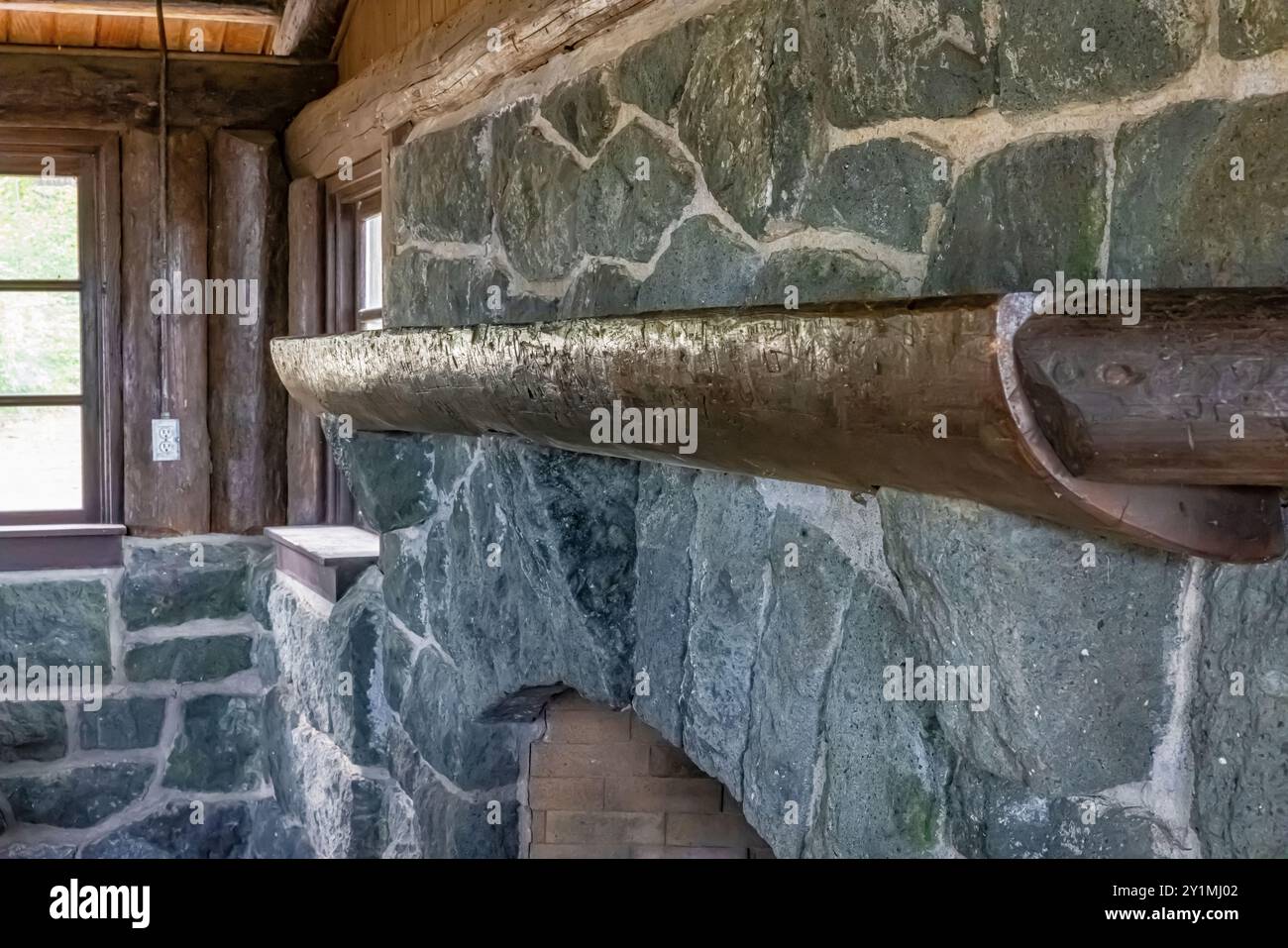 Dettagli del camino in un padiglione picnic in un parco rustico costruito dal Civilian Conservation Corps negli anni '1930 nel Twanoh State Park, Washington State, USA Foto Stock