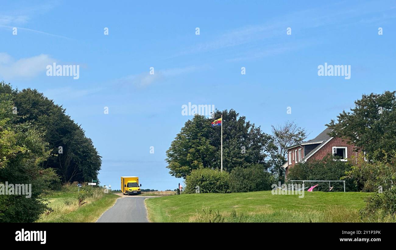 31.07.24 Deutsche Post Zustellung auf dem Land DHL Insel Föhr Nordfriesland : *** 31 07 24 Deutsche Post consegna nelle zone rurali DHL Insel Föhr Nordfriesland Foto Stock