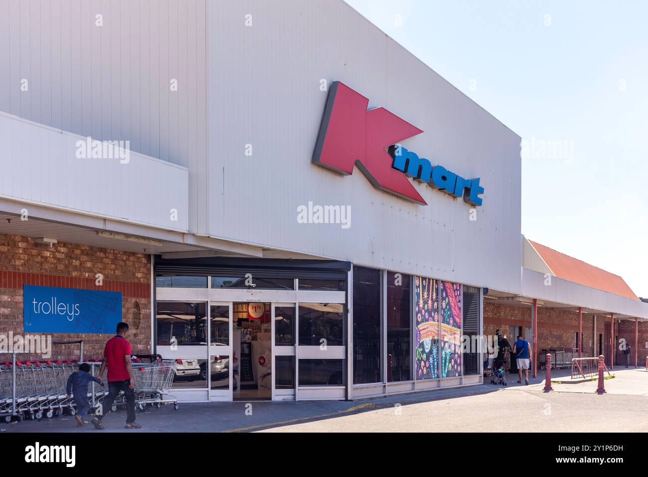 Ingresso ai grandi magazzini Kmart, Bath Street, Alice Springs, Northern Territory, Australia Foto Stock