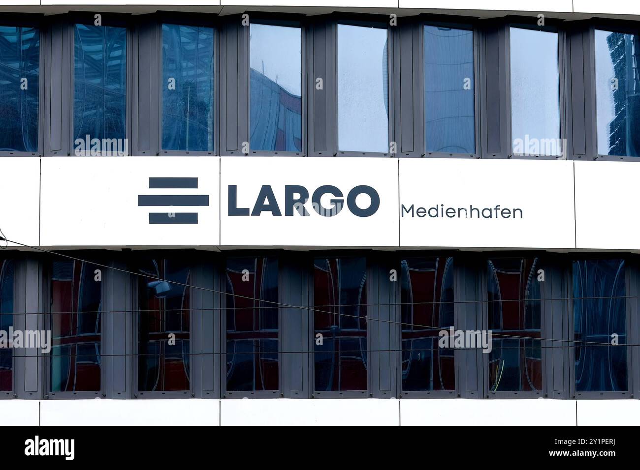 Düsseldorf 08.09.2024 largo Medienhafen Coworking Space Bürofläche Bürovermietung Düsseldorf Nordrhein-Westfalen Deutschland *** Düsseldorf 08 09 2024 largo Medienhafen Coworking Space Office space Rental Düsseldorf North Rhine-Westphalia Germania Foto Stock