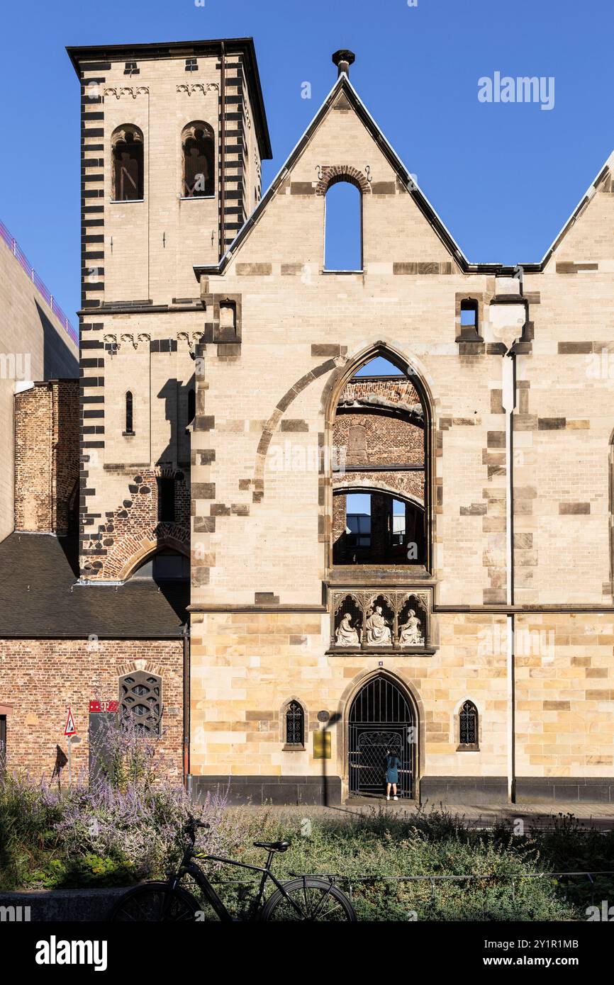 La chiesa rovina Old St. Alban nella parte vecchia della città, Colonia, Germania. Die Kirchenruine Alt St. Alban in der Altstadt, Koeln, Deutschland. Foto Stock