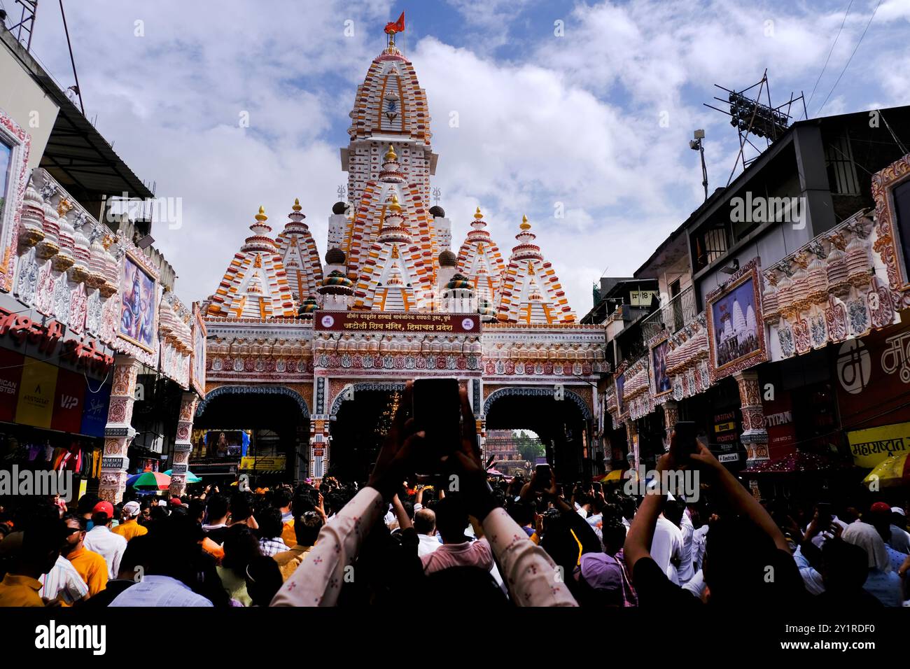 8 settembre 2024, Pune, Maharashtra, India, splendida scultura di Lord Ganesh chiamata Dagdusheth Halwai Ganpati vicino a Mandai, luogo durante Ganesh Foto Stock