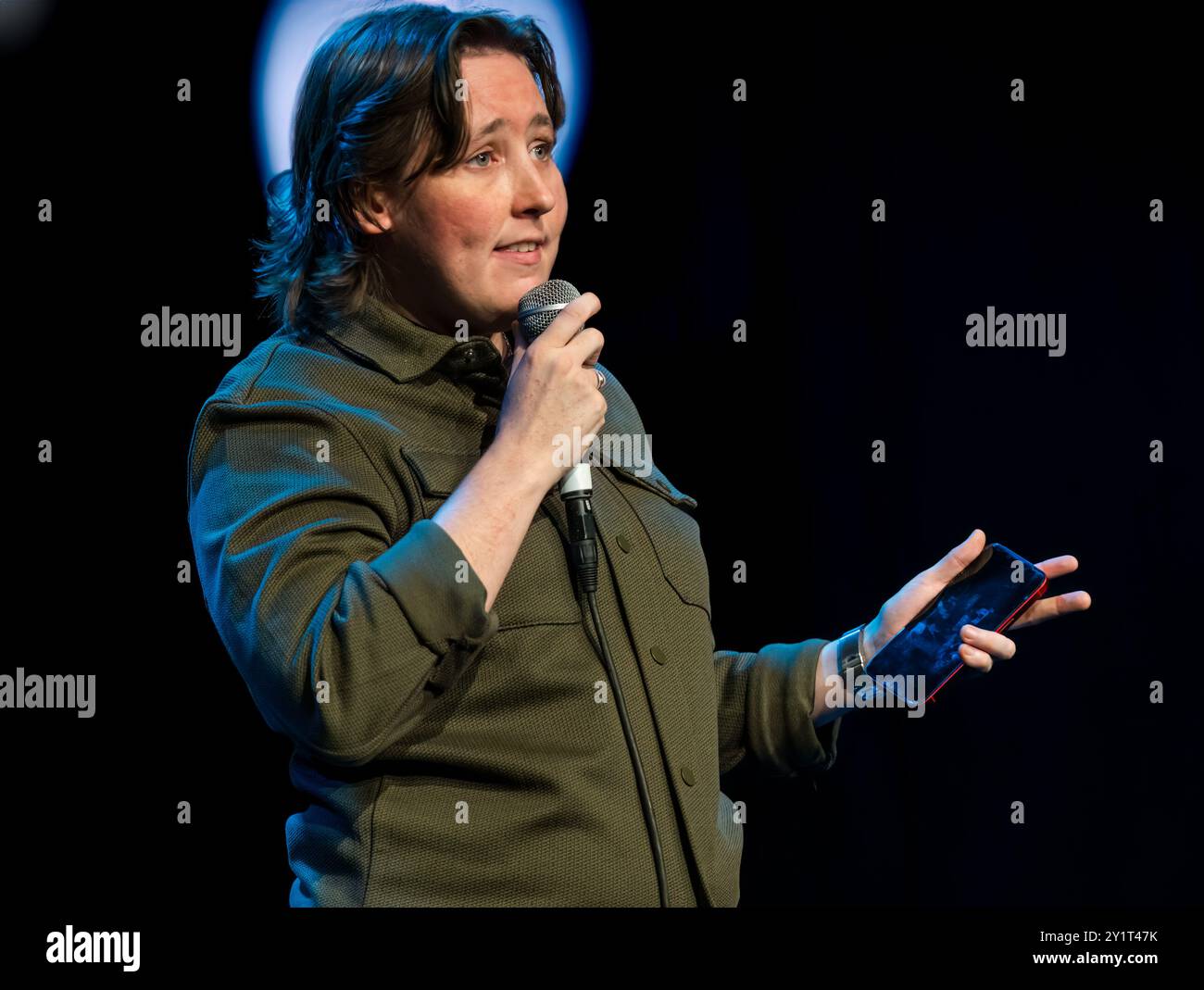 Politico scozzese SNP ex deputato Mhairi Black sul palco, Edinburgh Festival Fringe, Scozia, Regno Unito Foto Stock