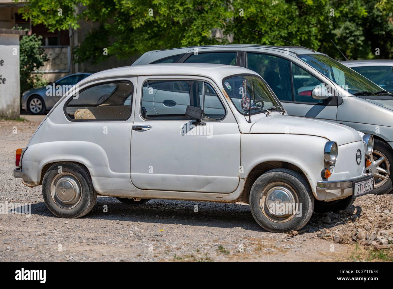 auto a motore serba zastava 750, auto d'epoca zastava 750 costruita in serbia. Foto Stock