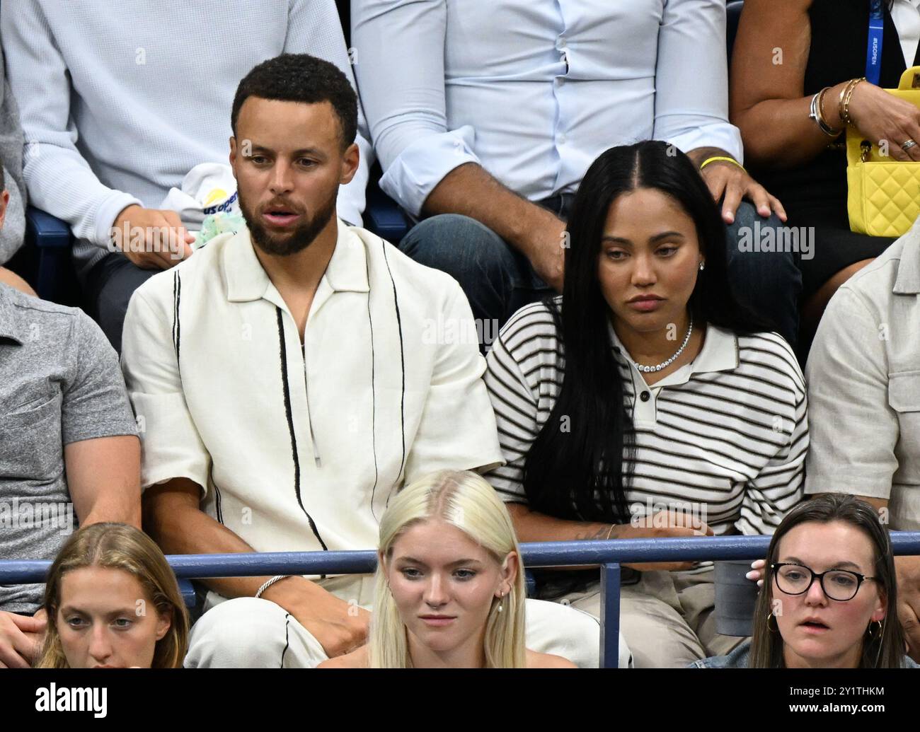Flushing NY, USA. 7 settembre 2024. **NESSUN GIORNALE di New York** Steph Curry e Ayesha Curry sono visti durante la finale di singolo femminile degli US Open 2024 Jessica Pegula vs Aryna Sabalenka all'Arthur Ashe Stadium presso l'USTA Billie Jean King National Tennis Center il 7 settembre 2024 a Flushing Queens. Crediti: Mpi04/Media Punch/Alamy Live News Foto Stock