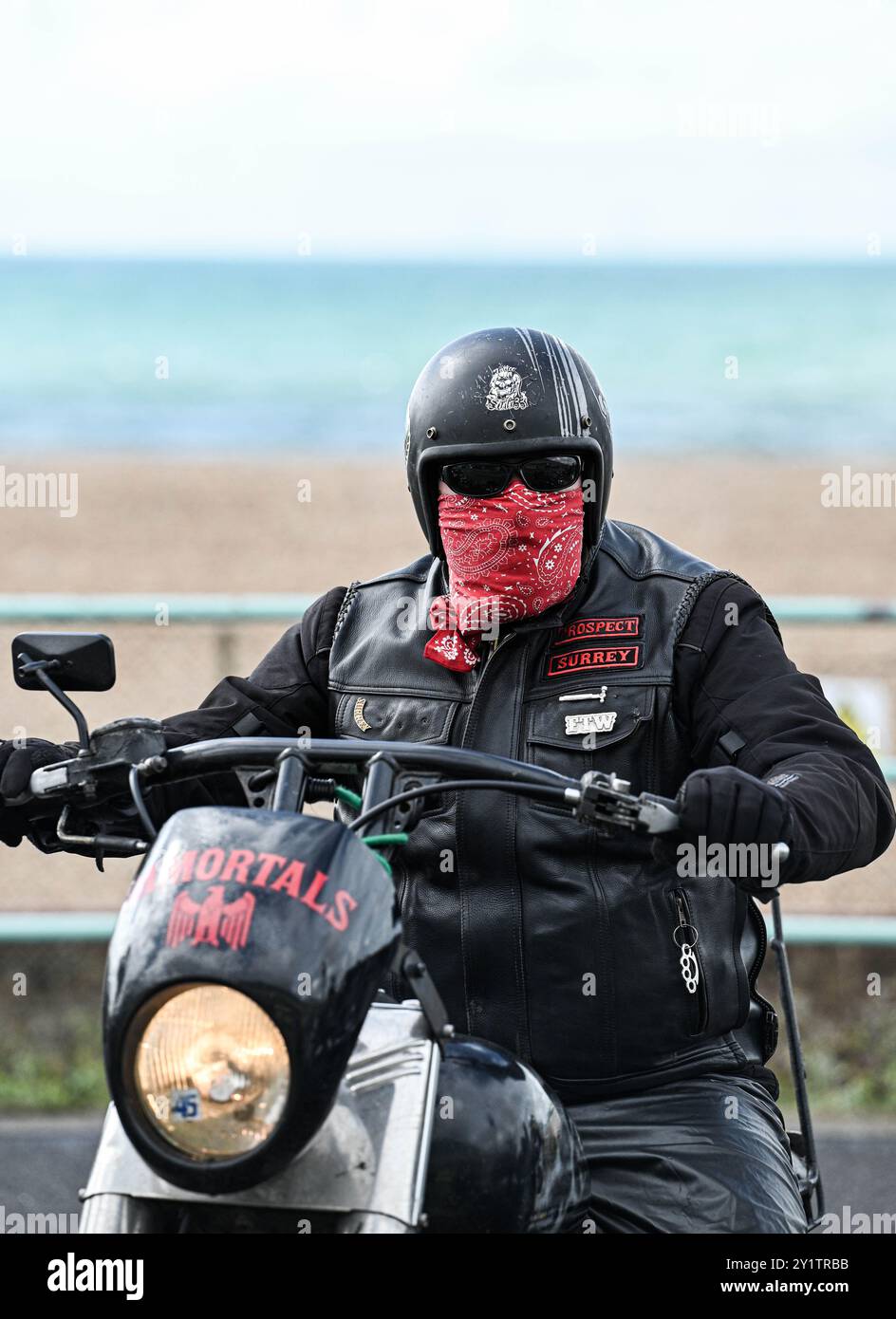 Brighton Regno Unito 8 settembre 2024 - centinaia di motociclisti e Rockers all'Ace Day Brighton Burn Up, che fa parte del 30° anniversario dell'evento Ace Cafe Reunion, che inizia a Londra e termina a Madeira Drive a Brighton . L'evento del fine settimana di 3 giorni celebra la storia e il patrimonio del famoso Ace Cafe a Londra 25 anni dopo la sua chiusura nel 1969 con la prima riunione che si tiene nel 1994 a Londra e a Brighton: Credit Simon Dack / Alamy Live News Foto Stock Brighton Regno Unito 8 settembre 2024 - centinaia di motociclisti e Rockers all'Ace Day Brighton Burn Up, che fa parte del 30° anniversario dell'evento Ace Cafe Reunion, che inizia a Londra e termina a Madeira Drive a Brighton . L'evento del fine settimana di 3 giorni celebra la storia e il patrimonio del famoso Ace Cafe a Londra 25 anni dopo la sua chiusura nel 1969 con la prima riunione che si tiene nel 1994 a Londra e a Brighton: Credit Simon Dack / Alamy Live News Foto Stock