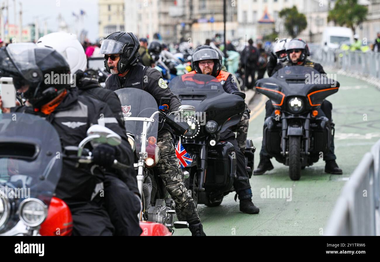 Brighton Regno Unito 8 settembre 2024 - centinaia di motociclisti e Rockers all'Ace Day Brighton Burn Up, che fa parte del 30° anniversario dell'evento Ace Cafe Reunion, che inizia a Londra e termina a Madeira Drive a Brighton . L'evento del fine settimana di 3 giorni celebra la storia e il patrimonio del famoso Ace Cafe a Londra 25 anni dopo la sua chiusura nel 1969 con la prima riunione che si tiene nel 1994 a Londra e a Brighton: Credit Simon Dack / Alamy Live News Foto Stock Brighton Regno Unito 8 settembre 2024 - centinaia di motociclisti e Rockers all'Ace Day Brighton Burn Up, che fa parte del 30° anniversario dell'evento Ace Cafe Reunion, che inizia a Londra e termina a Madeira Drive a Brighton . L'evento del fine settimana di 3 giorni celebra la storia e il patrimonio del famoso Ace Cafe a Londra 25 anni dopo la sua chiusura nel 1969 con la prima riunione che si tiene nel 1994 a Londra e a Brighton: Credit Simon Dack / Alamy Live News Foto Stock