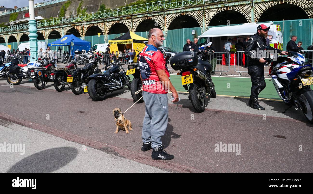 Brighton Regno Unito 8 settembre 2024 - centinaia di motociclisti e Rockers all'Ace Day Brighton Burn Up, che fa parte del 30° anniversario dell'evento Ace Cafe Reunion, che inizia a Londra e termina a Madeira Drive a Brighton . L'evento del fine settimana di 3 giorni celebra la storia e il patrimonio del famoso Ace Cafe a Londra 25 anni dopo la sua chiusura nel 1969 con la prima riunione che si tiene nel 1994 a Londra e a Brighton: Credit Simon Dack / Alamy Live News Foto Stock Brighton Regno Unito 8 settembre 2024 - centinaia di motociclisti e Rockers all'Ace Day Brighton Burn Up, che fa parte del 30° anniversario dell'evento Ace Cafe Reunion, che inizia a Londra e termina a Madeira Drive a Brighton . L'evento del fine settimana di 3 giorni celebra la storia e il patrimonio del famoso Ace Cafe a Londra 25 anni dopo la sua chiusura nel 1969 con la prima riunione che si tiene nel 1994 a Londra e a Brighton: Credit Simon Dack / Alamy Live News Foto Stock