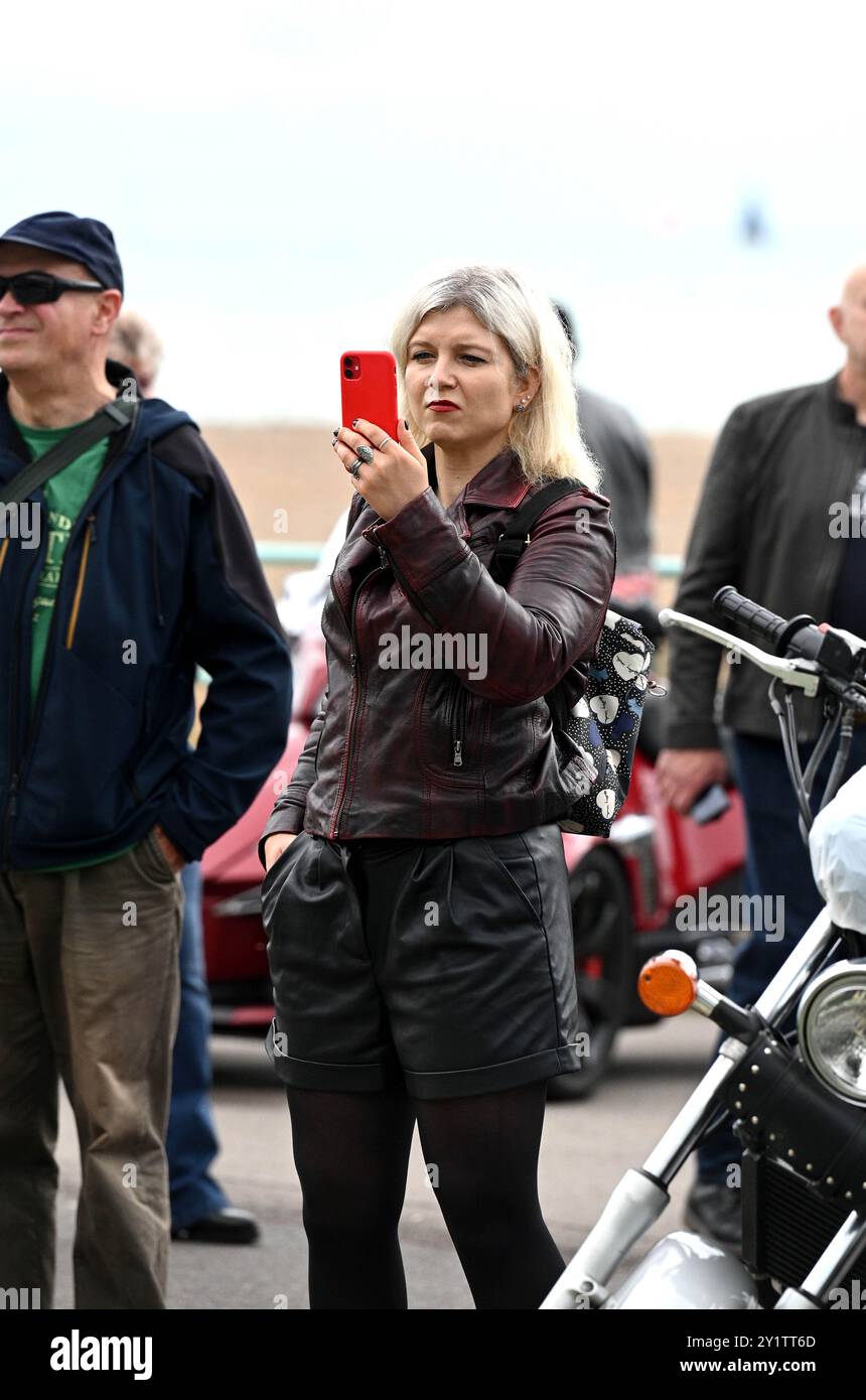 Brighton Regno Unito 8 settembre 2024 - centinaia di motociclisti e Rockers all'Ace Day Brighton Burn Up, che fa parte del 30° anniversario dell'evento Ace Cafe Reunion, che inizia a Londra e termina a Madeira Drive a Brighton . L'evento del fine settimana di 3 giorni celebra la storia e il patrimonio del famoso Ace Cafe a Londra 25 anni dopo la sua chiusura nel 1969 con la prima riunione che si tiene nel 1994 a Londra e a Brighton: Credit Simon Dack / Alamy Live News Foto Stock Brighton Regno Unito 8 settembre 2024 - centinaia di motociclisti e Rockers all'Ace Day Brighton Burn Up, che fa parte del 30° anniversario dell'evento Ace Cafe Reunion, che inizia a Londra e termina a Madeira Drive a Brighton . L'evento del fine settimana di 3 giorni celebra la storia e il patrimonio del famoso Ace Cafe a Londra 25 anni dopo la sua chiusura nel 1969 con la prima riunione che si tiene nel 1994 a Londra e a Brighton: Credit Simon Dack / Alamy Live News Foto Stock