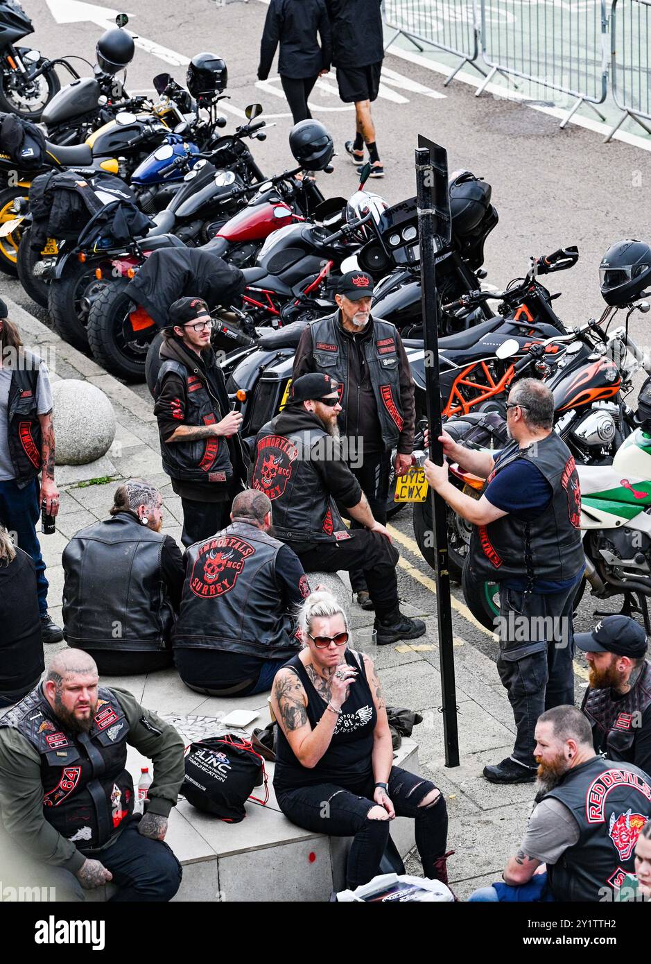 Brighton Regno Unito 8 settembre 2024 - centinaia di motociclisti e Rockers all'Ace Day Brighton Burn Up, che fa parte del 30° anniversario dell'evento Ace Cafe Reunion, che inizia a Londra e termina a Madeira Drive a Brighton . L'evento del fine settimana di 3 giorni celebra la storia e il patrimonio del famoso Ace Cafe a Londra 25 anni dopo la sua chiusura nel 1969 con la prima riunione che si tiene nel 1994 a Londra e a Brighton: Credit Simon Dack / Alamy Live News Foto Stock Brighton Regno Unito 8 settembre 2024 - centinaia di motociclisti e Rockers all'Ace Day Brighton Burn Up, che fa parte del 30° anniversario dell'evento Ace Cafe Reunion, che inizia a Londra e termina a Madeira Drive a Brighton . L'evento del fine settimana di 3 giorni celebra la storia e il patrimonio del famoso Ace Cafe a Londra 25 anni dopo la sua chiusura nel 1969 con la prima riunione che si tiene nel 1994 a Londra e a Brighton: Credit Simon Dack / Alamy Live News Foto Stock