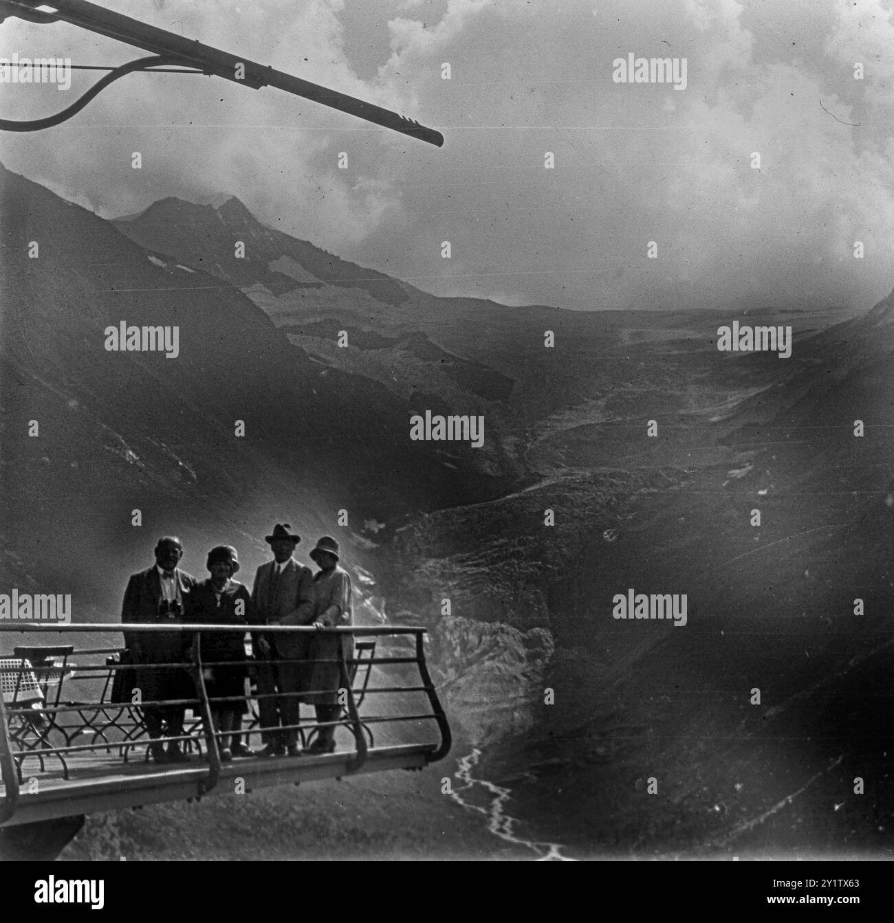 Il ghiacciaio Morteratsch nel Bernina delle Alpi Bündner in Svizzera nel 1928 Foto Stock