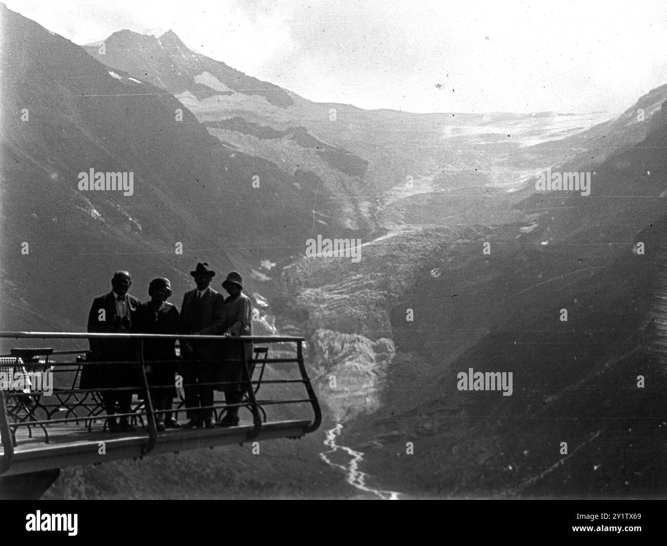Il ghiacciaio Morteratsch nel Bernina delle Alpi Bündner in Svizzera nel 1928 Foto Stock