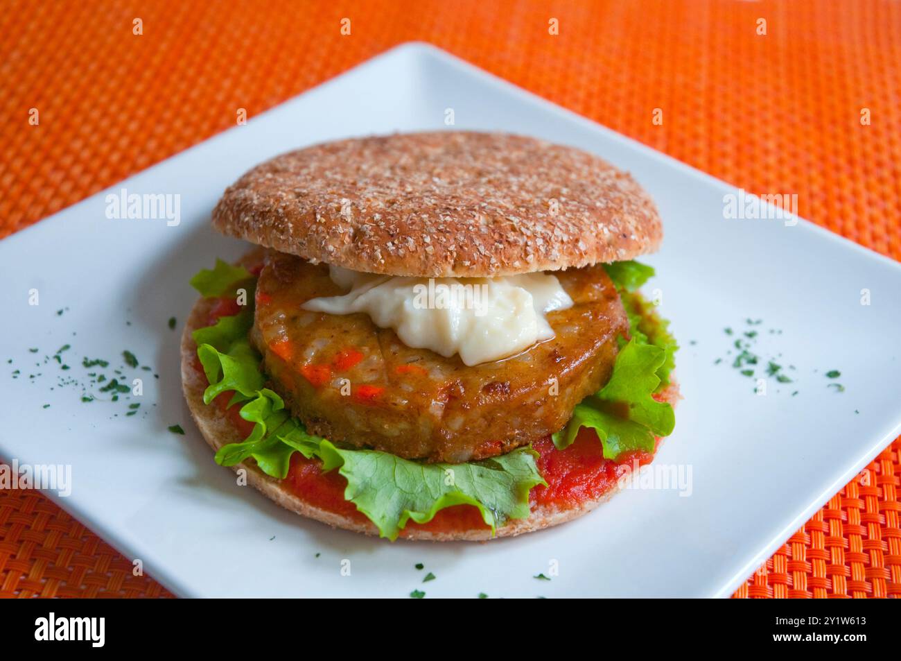 Un sano fast food: Hamburger di tofu. Foto Stock