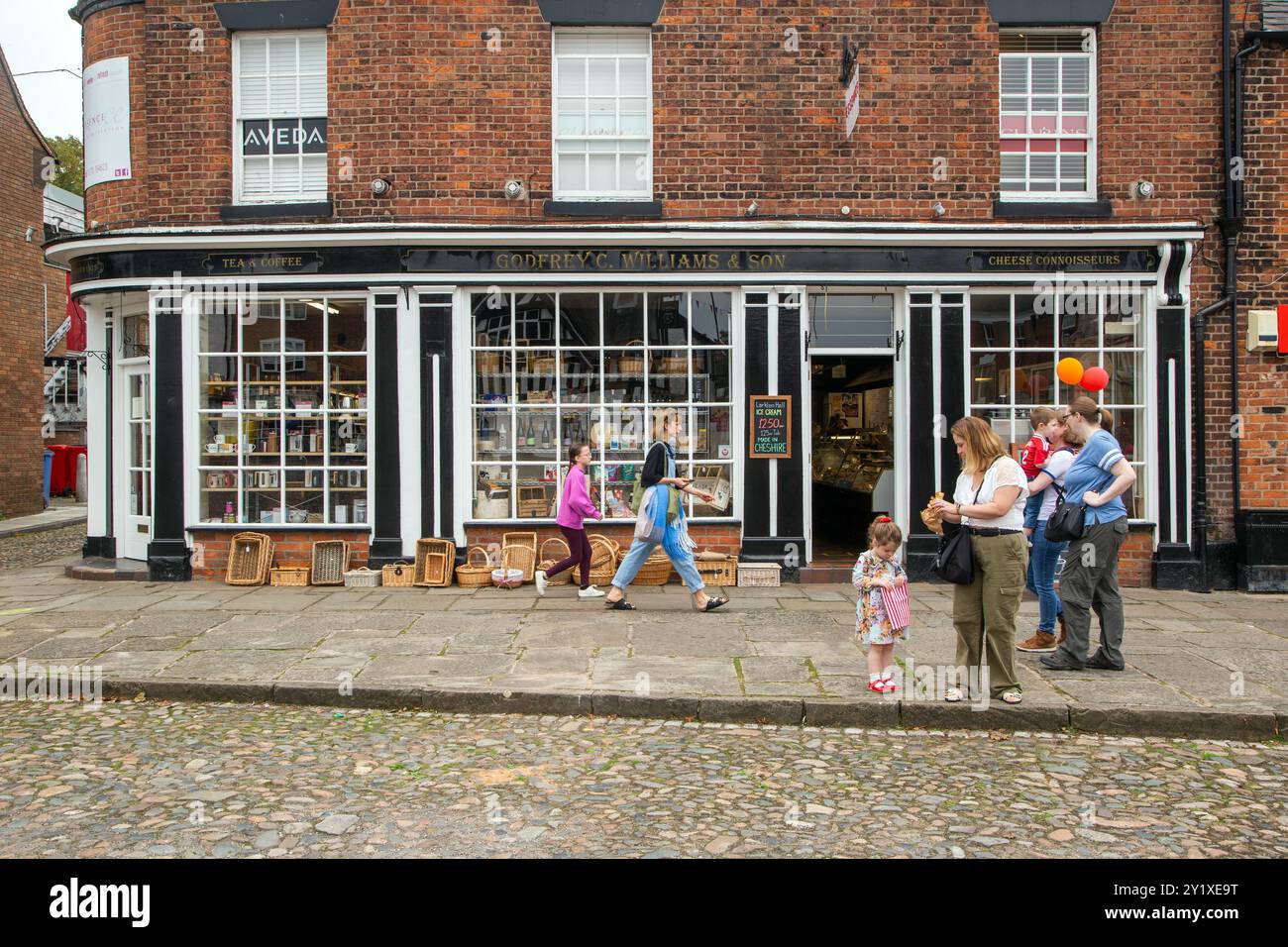 Tradizionale gastronomia e negozio di alimentari nella città mercato del Cheshire di Sandbach Foto Stock