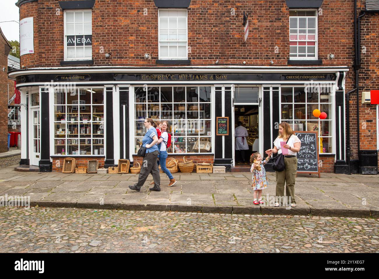 Tradizionale gastronomia e negozio di alimentari nella città mercato del Cheshire di Sandbach Foto Stock