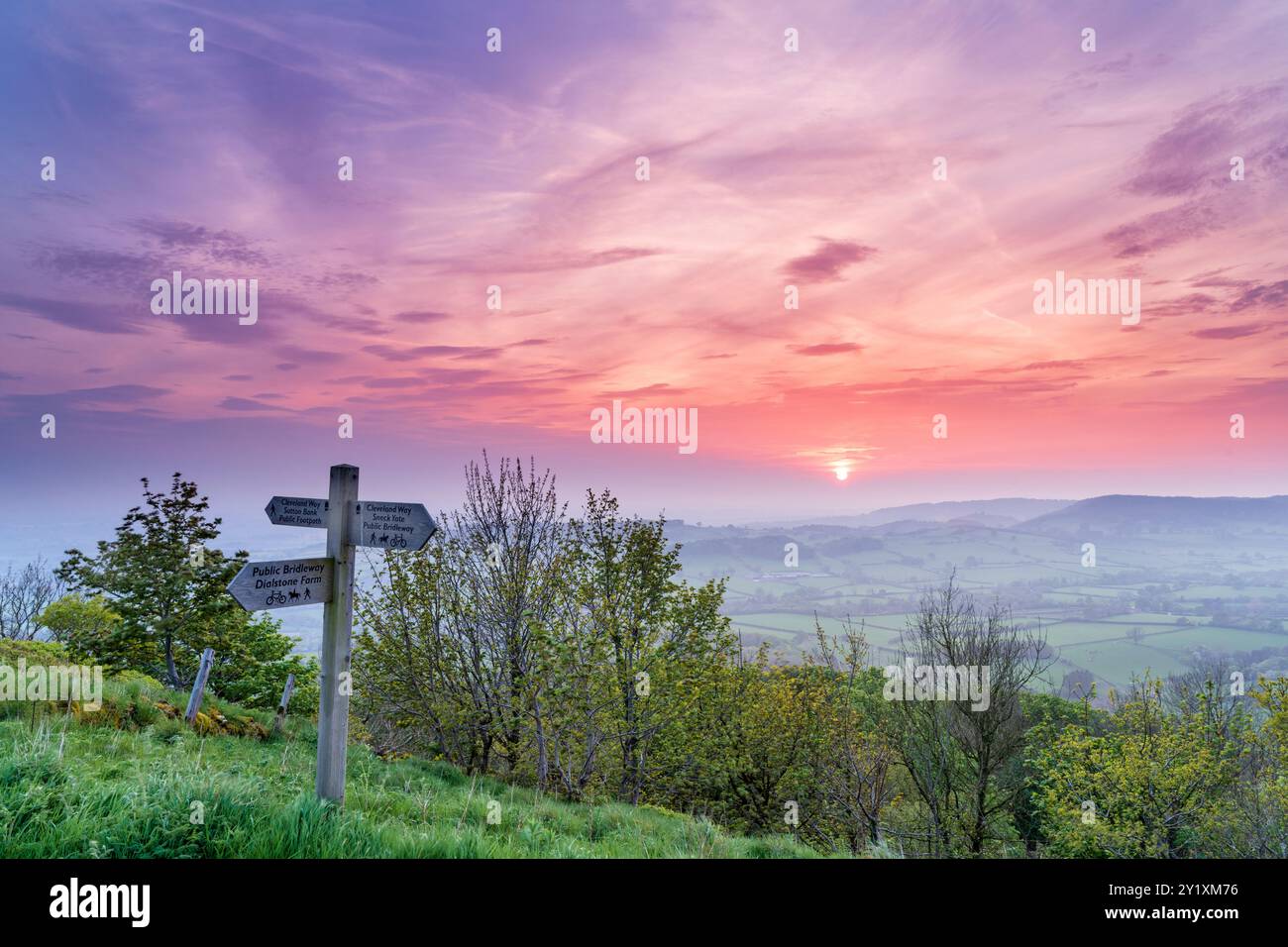 Tramonto da Cleveland Way vicino a Whitestone Cliff e Thirsk, North Yorkshire Moors, Inghilterra Foto Stock