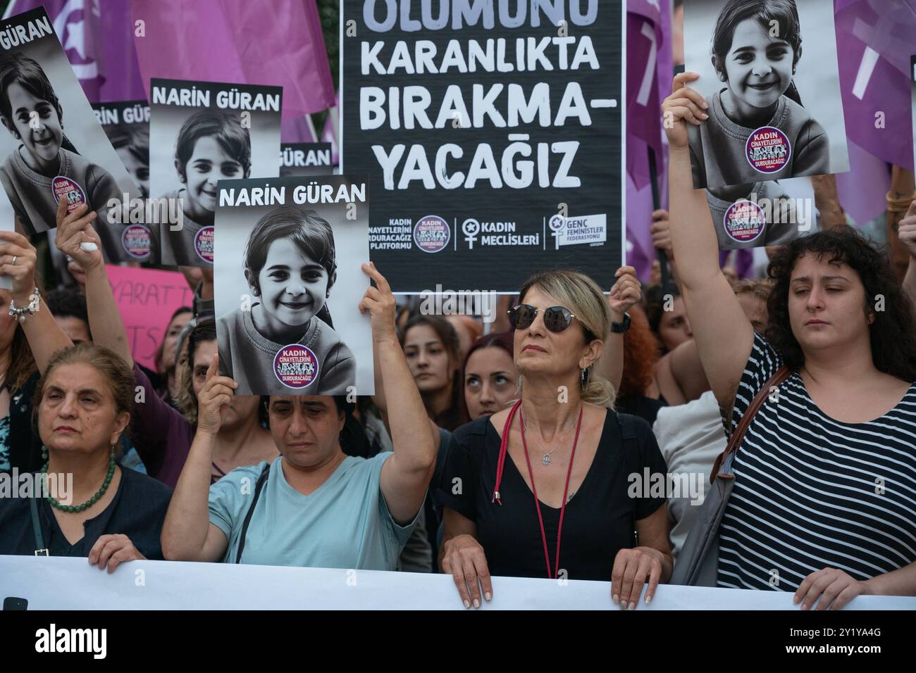 Istanbul, Turchia. 8 settembre 2024. Le donne a Istanbul hanno una protesta a seguito della morte del bambino di 8 anni Narin Güran Diyarbakır, in Turchia. Narin e' scomparsa per 19 giorni, ma il suo corpo e' stato trovato l'8 settembre. La protesta è stata organizzata dalle organizzazioni femministe. Crediti: Ingrid Woudwijk/Alamy Live News Foto Stock