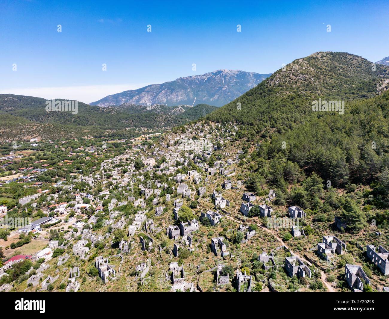 Kayakoy, un villaggio greco abbandonato, vicino a Fethiye, in Turchia. Vista aerea dello storico villaggio greco abbandonato a causa dello scambio di popolazione Foto Stock