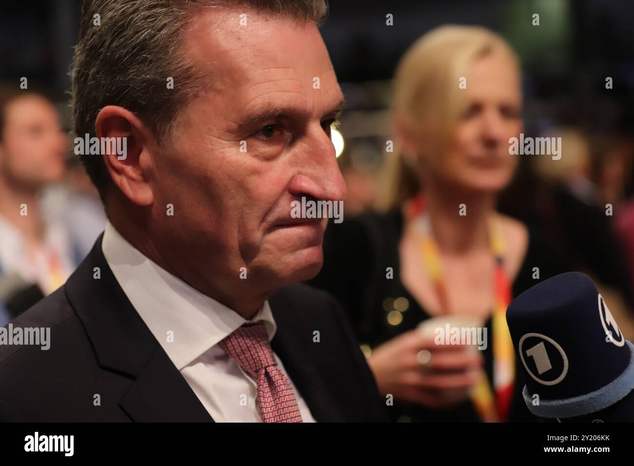 Günther Hermann Oettinger ist ein deutscher Politiker (CDU) er War Ministerpräsident von Baden-Württemberg. Von 2010 bis 2019 gehörte er der EU-Kommission an, zunächst bis 2014 als Kommissar für energie, von 2014 bis 2016 als Kommissar für digitale Wirtschaft und Gesellschaft sowie zuletzt von 2017 bis 2019 als Kommissar für Haushalt und Personal. Seit 2021 ist er Präsident der EBS Universität für Wirtschaft und Recht. Foto Stock