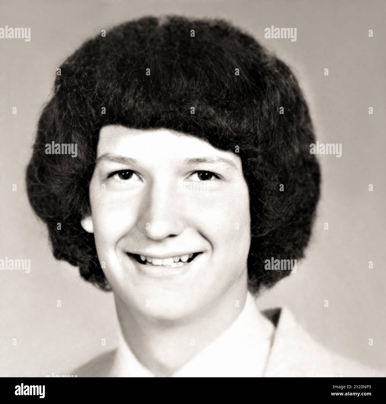 1977 c., USA : The american TIM COOK ( nato il 1° novembre 1960 ) quando era giovane di 17 anni , foto da High School Yearbook . Imprenditore americano , dirigente d'azienda che è l'attuale amministratore delegato di APPLE Inc. Cook era stato in precedenza Chief Operating Officer della società sotto il cofondatore Steve Jobs . Fotografo sconosciuto .- INFORMATICA - INFORMATICA - INFORMATICA - INFORMATICA - TECNOLOGIA INFORMATICA - STORIA - FOTO STORICHE - personalità da giovani da giovane - personalità giovanili - ragazzo - ADOLESCENTE - ANNUARIO SCOLASTICO --- ARCHIVIO GBB Foto Stock