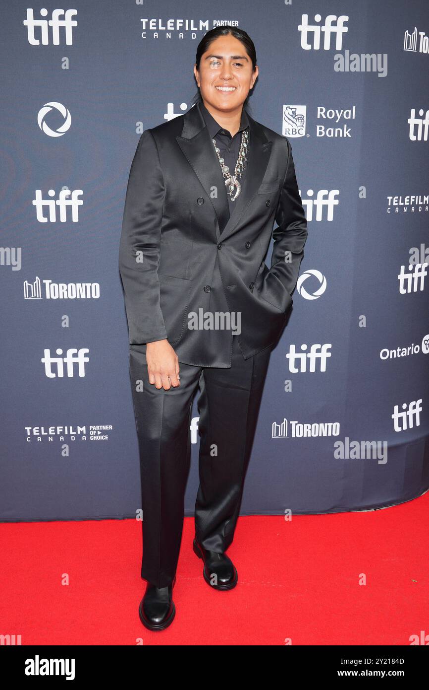 Toronto, Canada. 8 settembre 2024. Hunter Redhorse Arthur partecipa alla prima di "Rez Ball" durante il Toronto International Film Festival 2024 al Royal Alexandra Theatre di Toronto, Canada, domenica 8 settembre 2024. (Foto di Michael Chisholm/Sipa USA) credito: SIPA USA/Alamy Live News Foto Stock