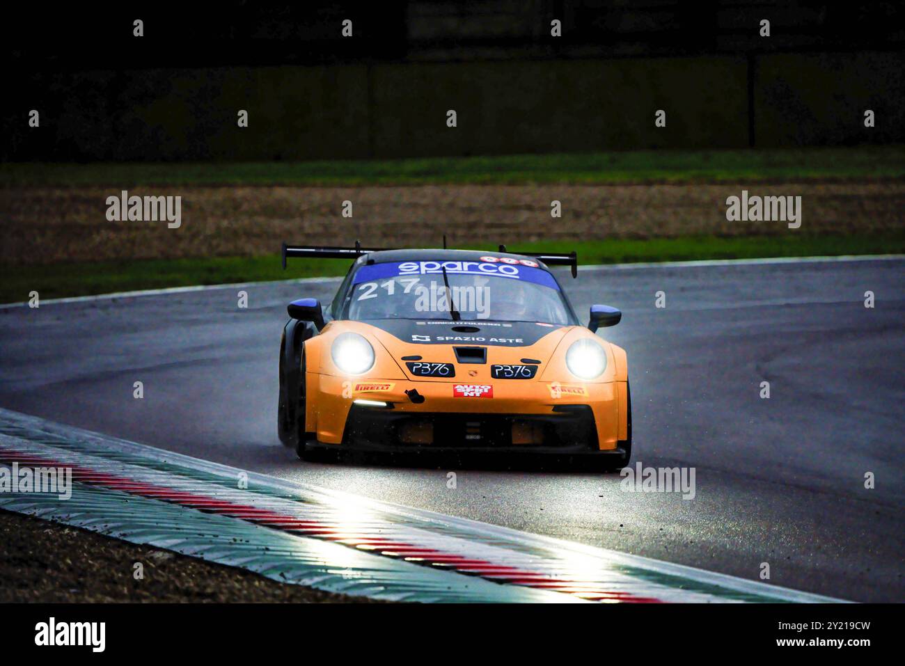 Imola, Italia. 8 settembre 2024. La Porsche 911 Cup 992 Evo n.151 della Fulgenzi Racing guidata da Van Der Sloot Sandra e Buratti Andrea gareggia durante la gara del 6° round del Campionato Italiano Grand Turism sul circuito Internazionale Enzo e Dino Ferrari. (Foto di Luca Martini/SOPA Images/Sipa USA) credito: SIPA USA/Alamy Live News Foto Stock