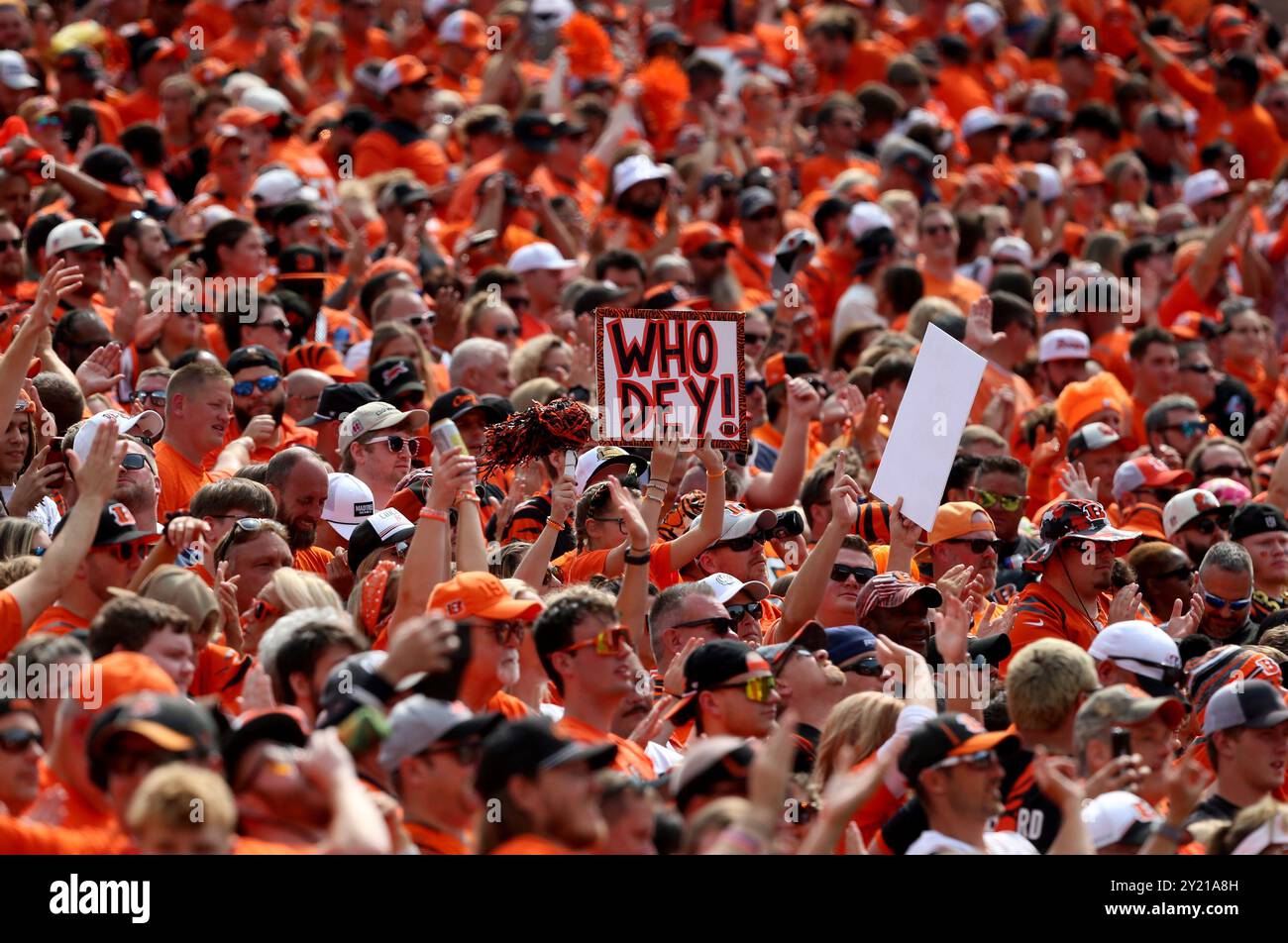 Cincinnati, Ohio, Stati Uniti. 8 settembre 2024. I tifosi dei Cincinnati Bengals tifo per la loro squadra contro i New England Patriot al Paycor Stadium domenica 8 settembre 2024 a Cincinnati. Ohio foto di John Sommers II/UPI crediti: UPI/Alamy Live News Foto Stock