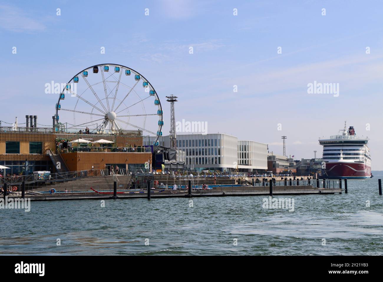 Ruota panoramica SkyWheel Helsinki a Katajanokka, Finlandia, agosto 2024 Foto Stock