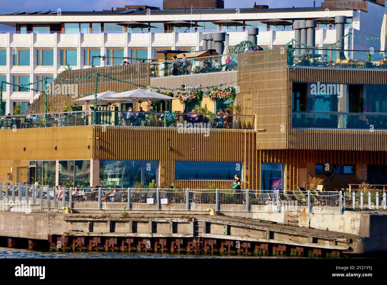 Allas Sea Pool e ristorante al porto di Helsinki a Katajanokka, Finlandia agosto 2024 Foto Stock