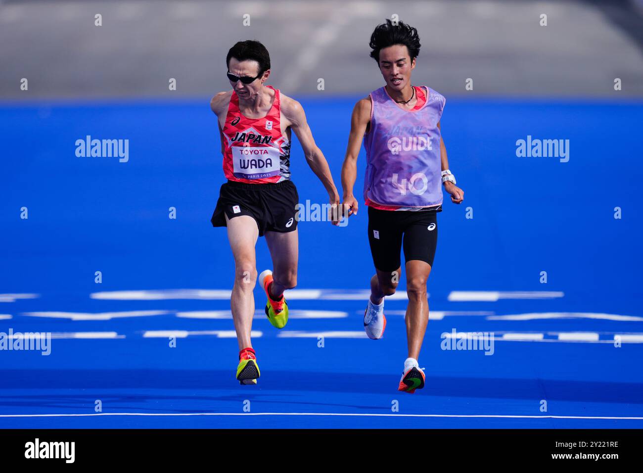 Parigi, Francia. 8 settembre 2024. Shinya Wada (JPN) Atletica : Maratona maschile T12 a Invalides durante i Giochi Paralimpici di Parigi 2024 a Parigi, Francia . Crediti: SportsPressJP/AFLO/Alamy Live News Foto Stock