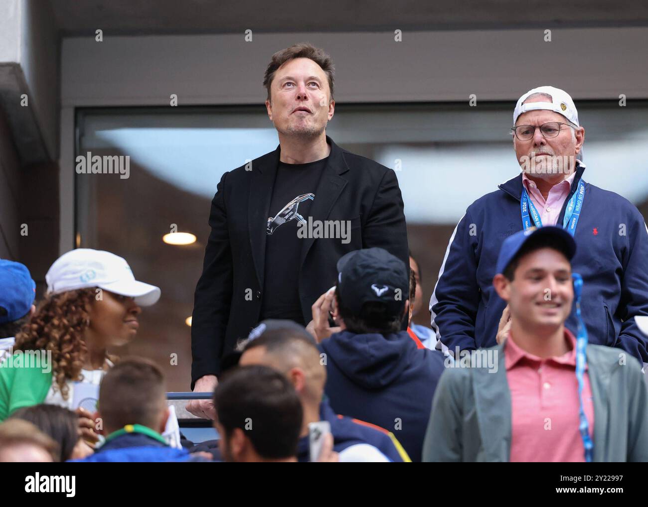 Elon Musk in einer VIP Loge beim US Open 2024 Tennis Turnier, Endspiel, Final *** Elon Musk in un box VIP al torneo di tennis US Open 2024, finale, finale Juergen Hasenkopf Foto Stock