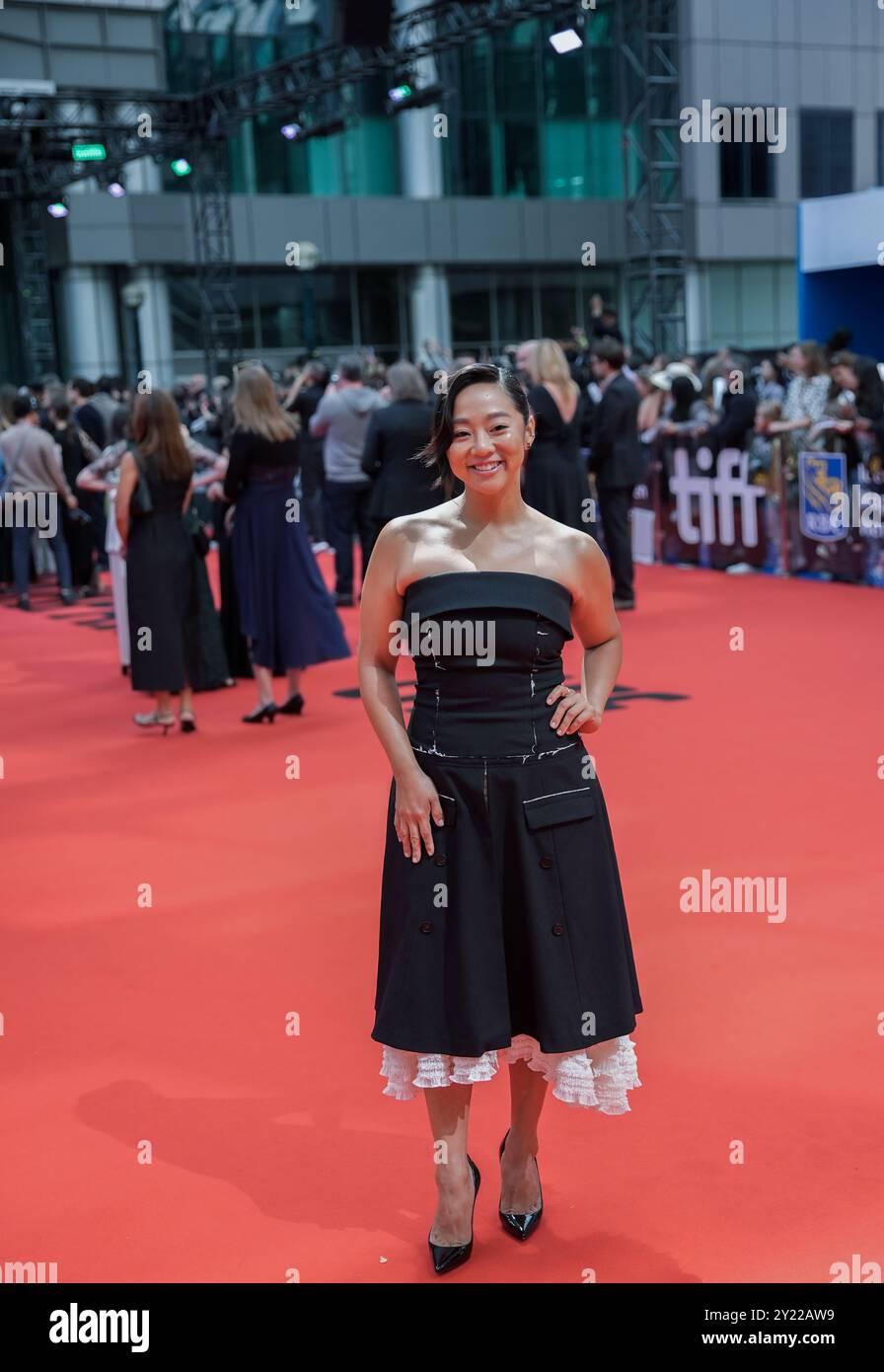 Toronto, Canada. 8 settembre 2024. Stephanie Hsu sul Red carpet al Toronto International Film Festival per il Gala del film "The Wild robot" proiezione Roy Thomson Hall Theatre 8 settembre crediti: Sharon Dobson/Alamy Live News Credit: Sharon Dobson/Alamy Live News Foto Stock