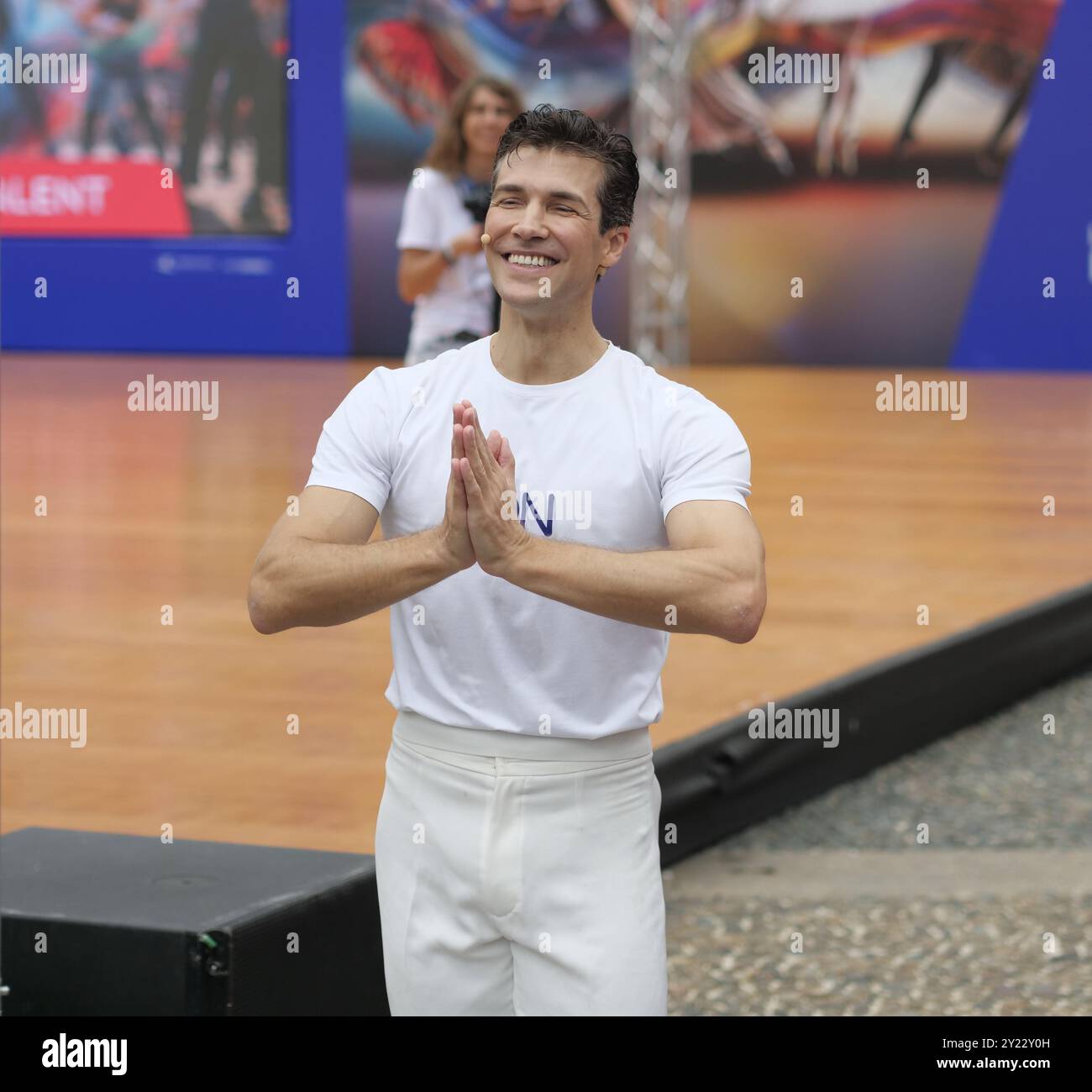 Roberto bolle tiene un master class di danza per duemila ballerini maschili e femminili in Piazza del Duomo. "La danza è vita" Foto Stock