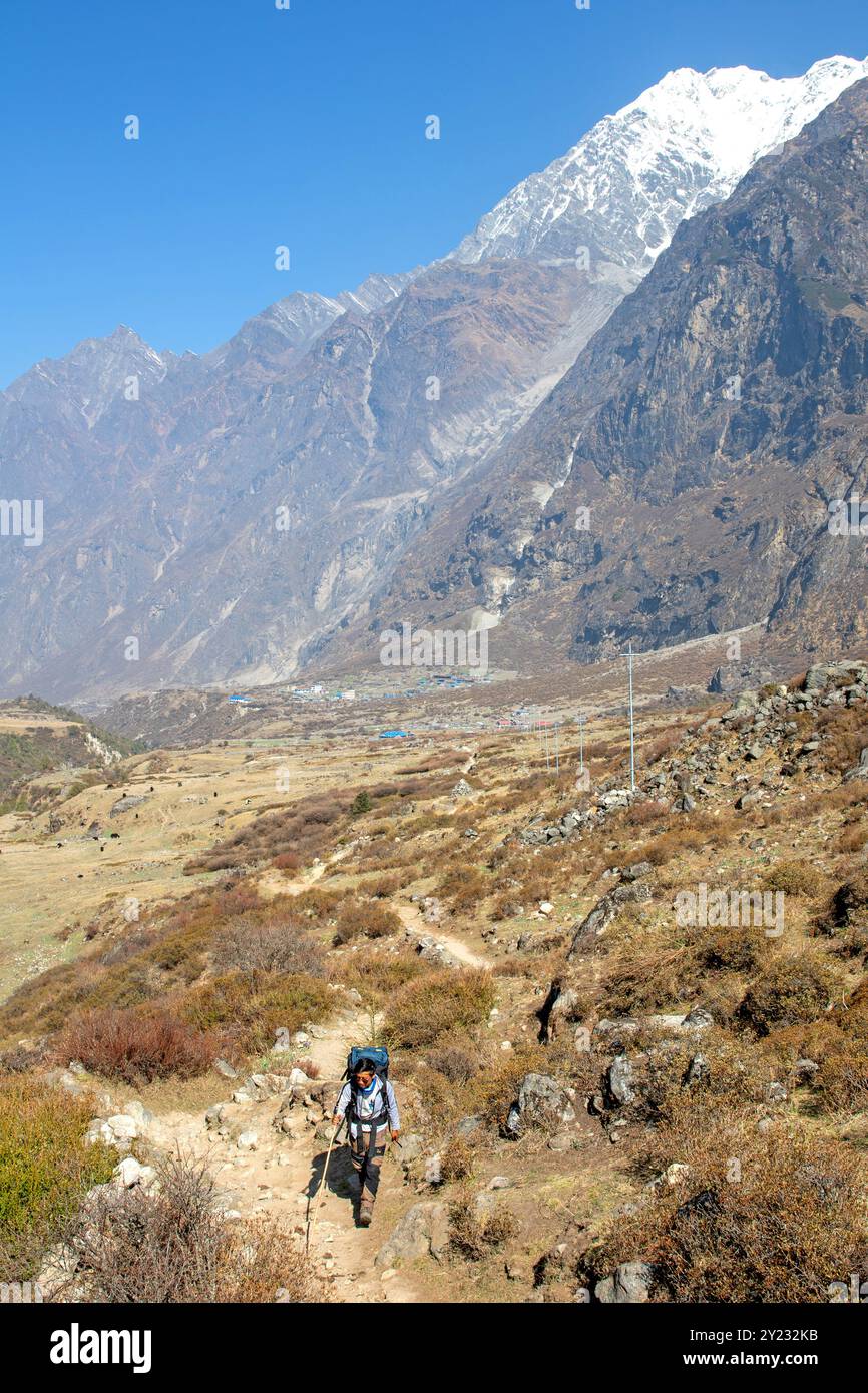 Trekking attraverso Langtang Valley Foto Stock